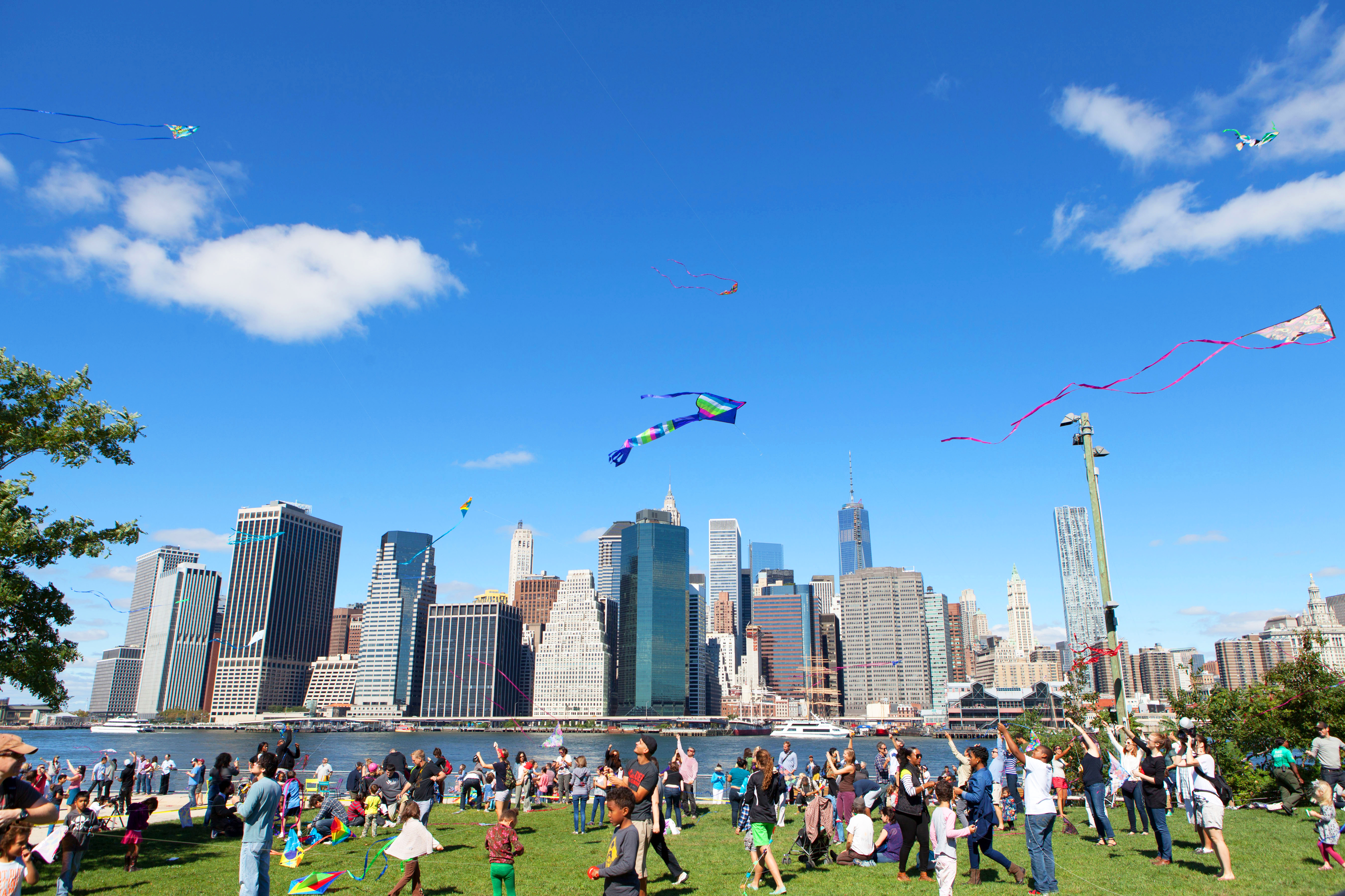Kites dot the Manhattan skyline. Photo by Alexa Hoyer