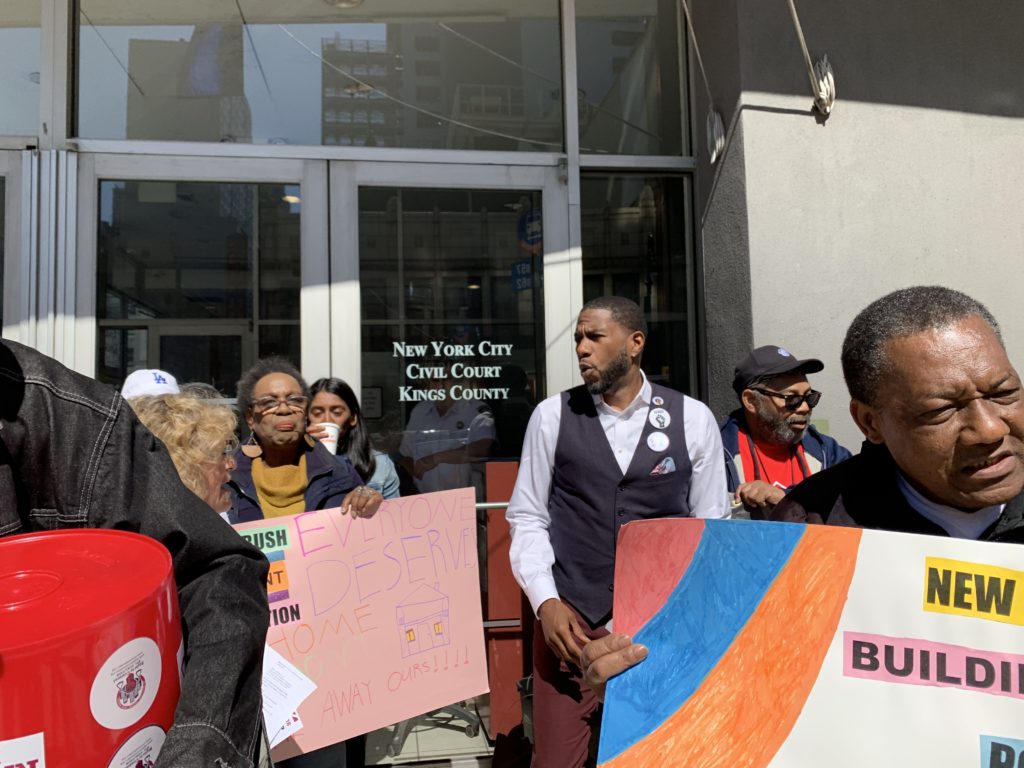 Jumaane Williams rallies with tenants rights advocates outside Brooklyn housing court Monday. Eagle photo by Noah Goldberg.