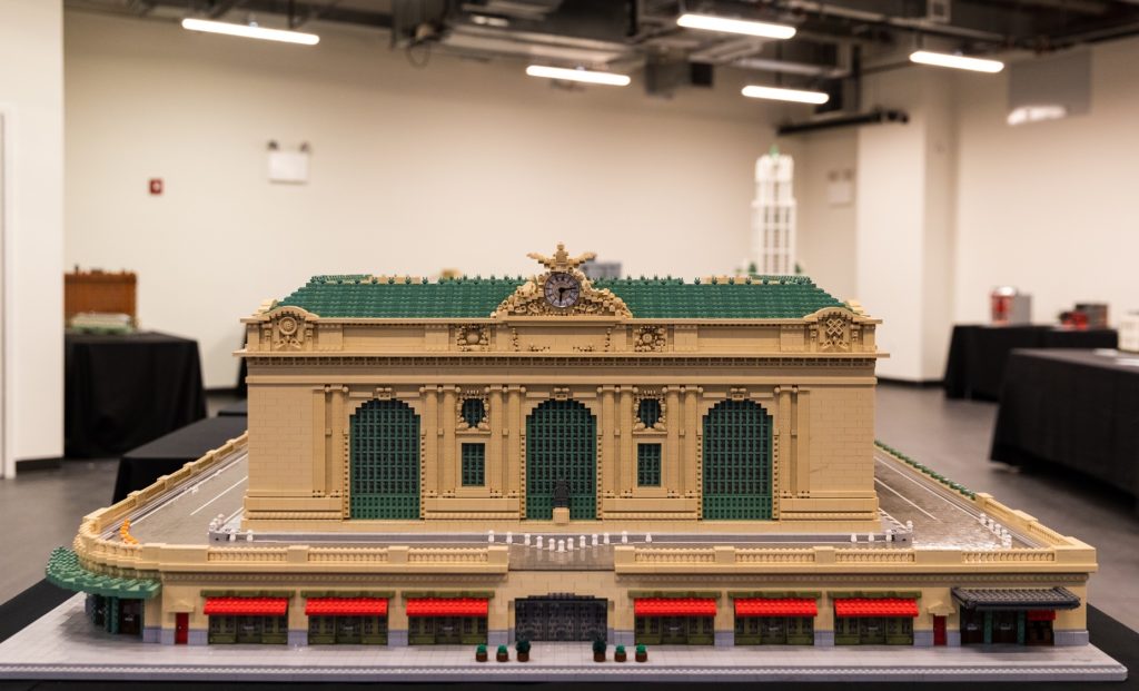 Lopes's LEGO replica of Grand Central Terminal