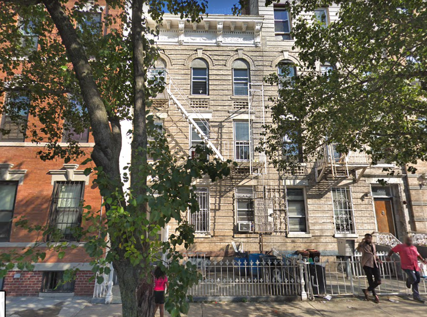 The Eastern Parkway building (center) has 299 open violations, according to HPD. Image via Google Maps