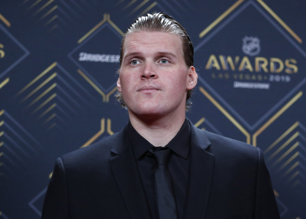 Islanders goaltender Robin Lehner capped his comeback season between the pipes by giving an emotional and inspiring speech during his acceptance of the Bill Masterson Trophy at the NHL Awards ceremony in Las Vegas Wednesday night. (AP Photo/John Locher)