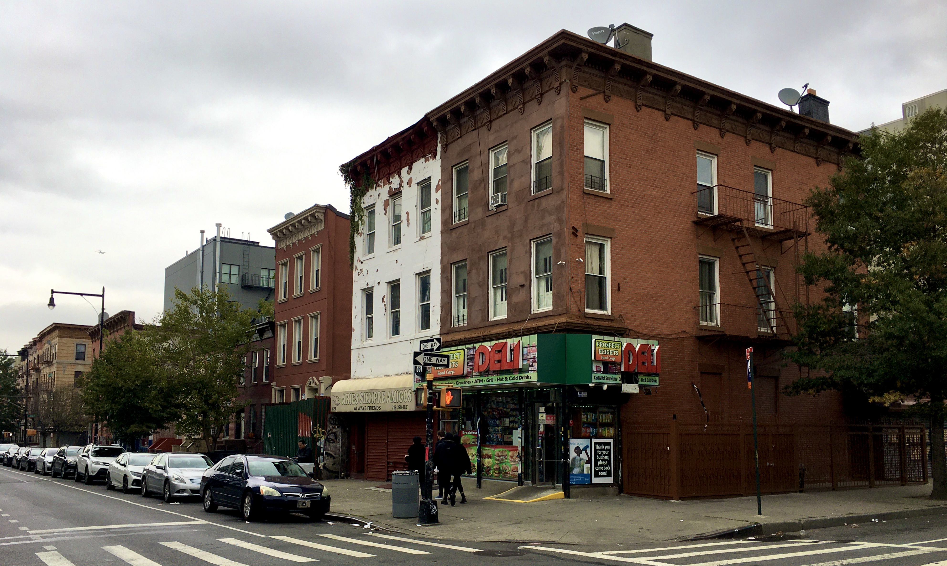 The building with the deli is 631 Franklin Ave. on the corner of Bergen Street. Eagle photo by Lore Croghan