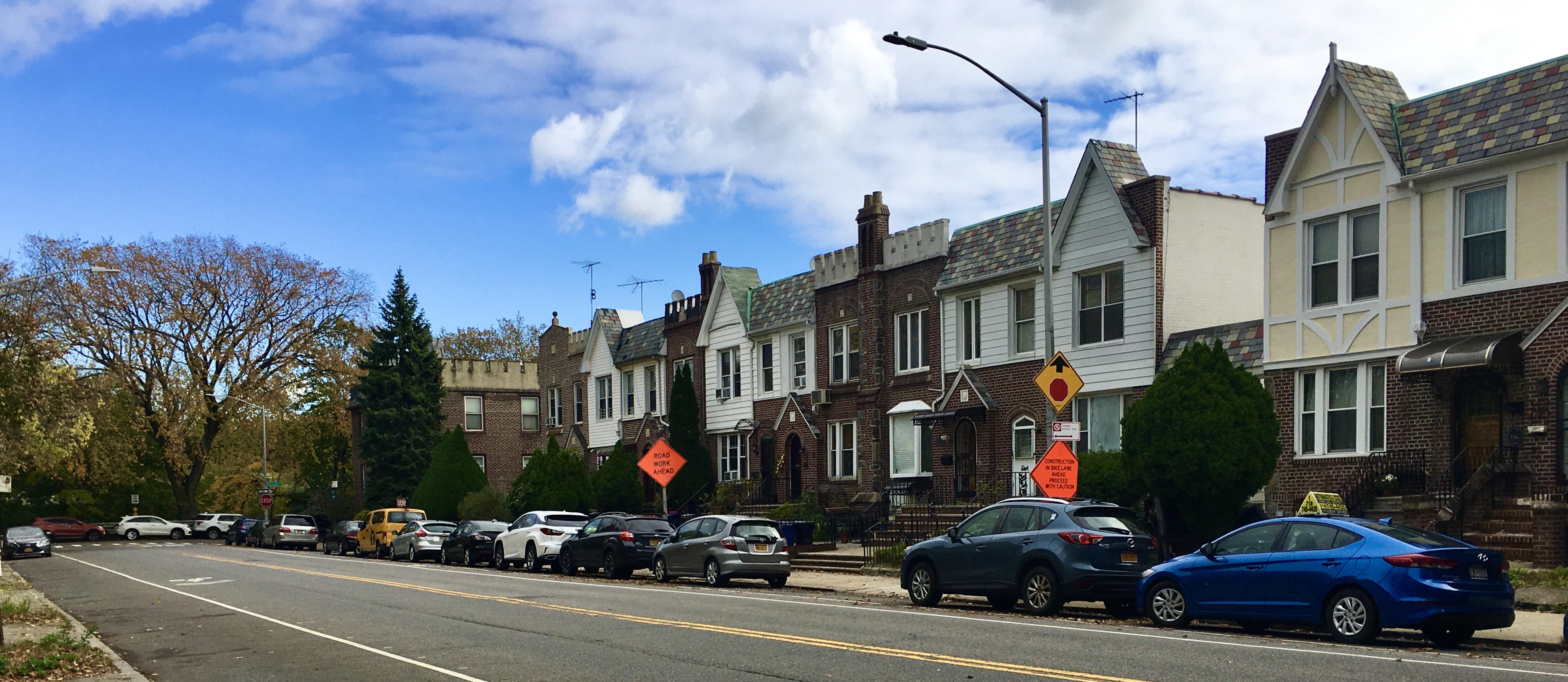 Colonial Road starts at the intersection of Wakeman Place. Eagle photo by Lore Croghan