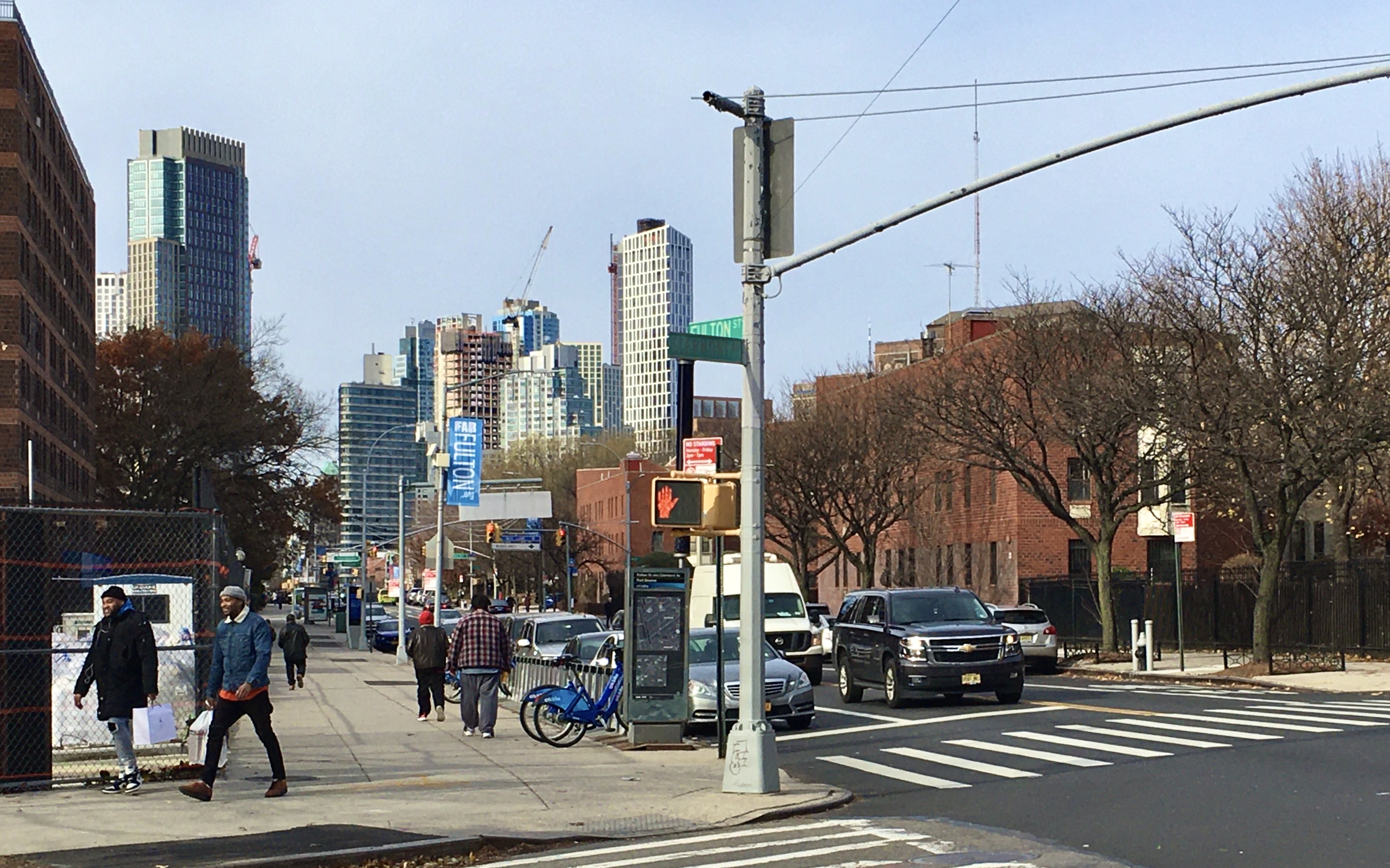 Gates Avenue starts here at this Clinton Hill intersection. Photo: Lore Croghan/Brooklyn Eagle