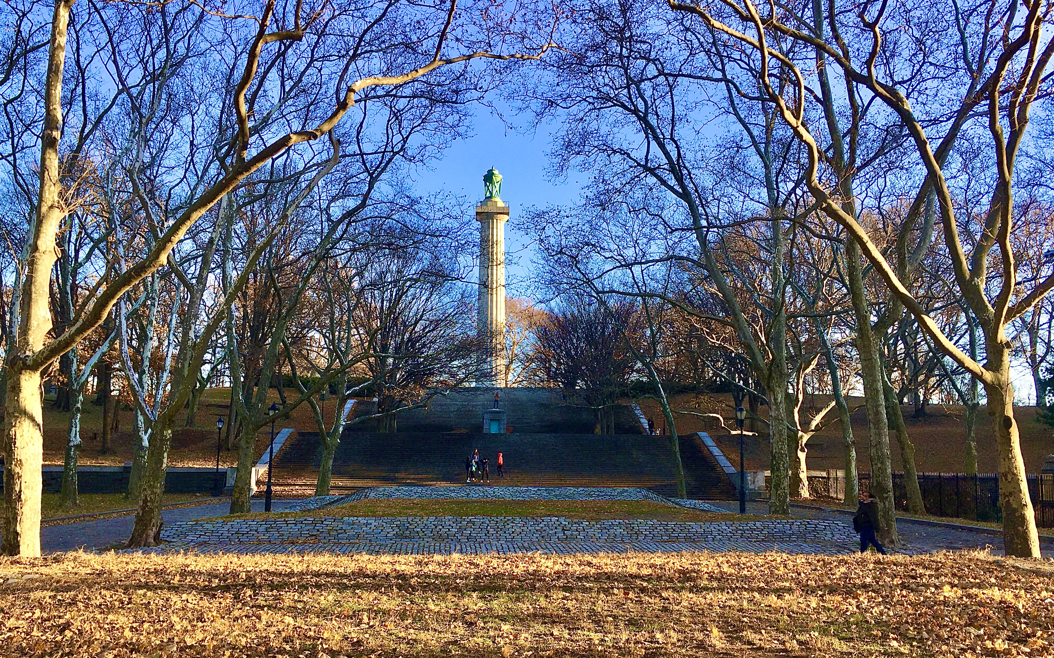 The Parks Department plans to destroy mounds designed by landscape architect A.E. Bye, seen here in the foreground beneath the Prison Ship Martyrs’ Monument. Photo: Lore Croghan/Brooklyn Eagle