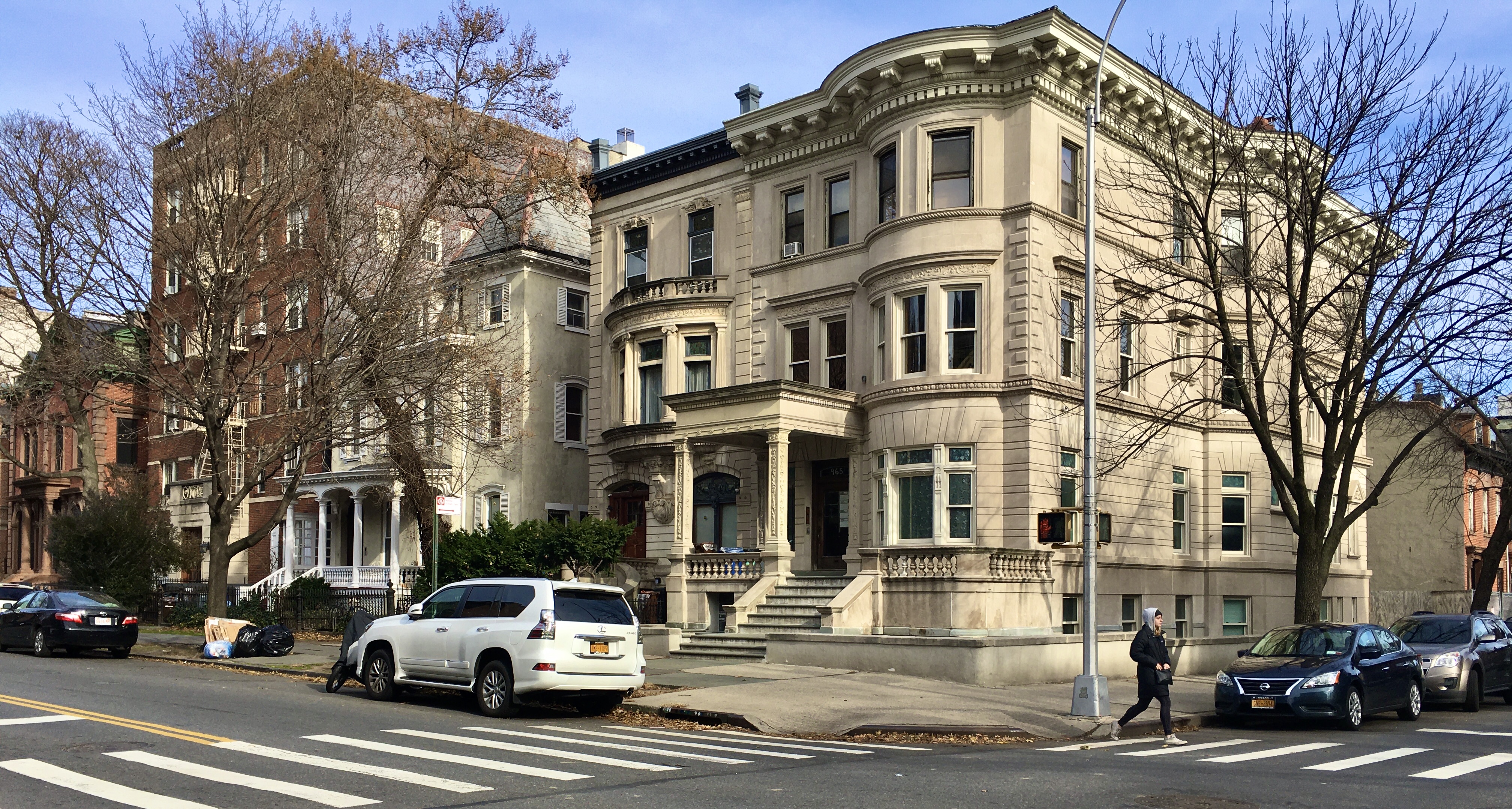  Limestone mansions 463 (left) and 465 Clinton Ave. stand on the corner of Gates Avenue. Photo: Lore Croghan/Brooklyn Eagle