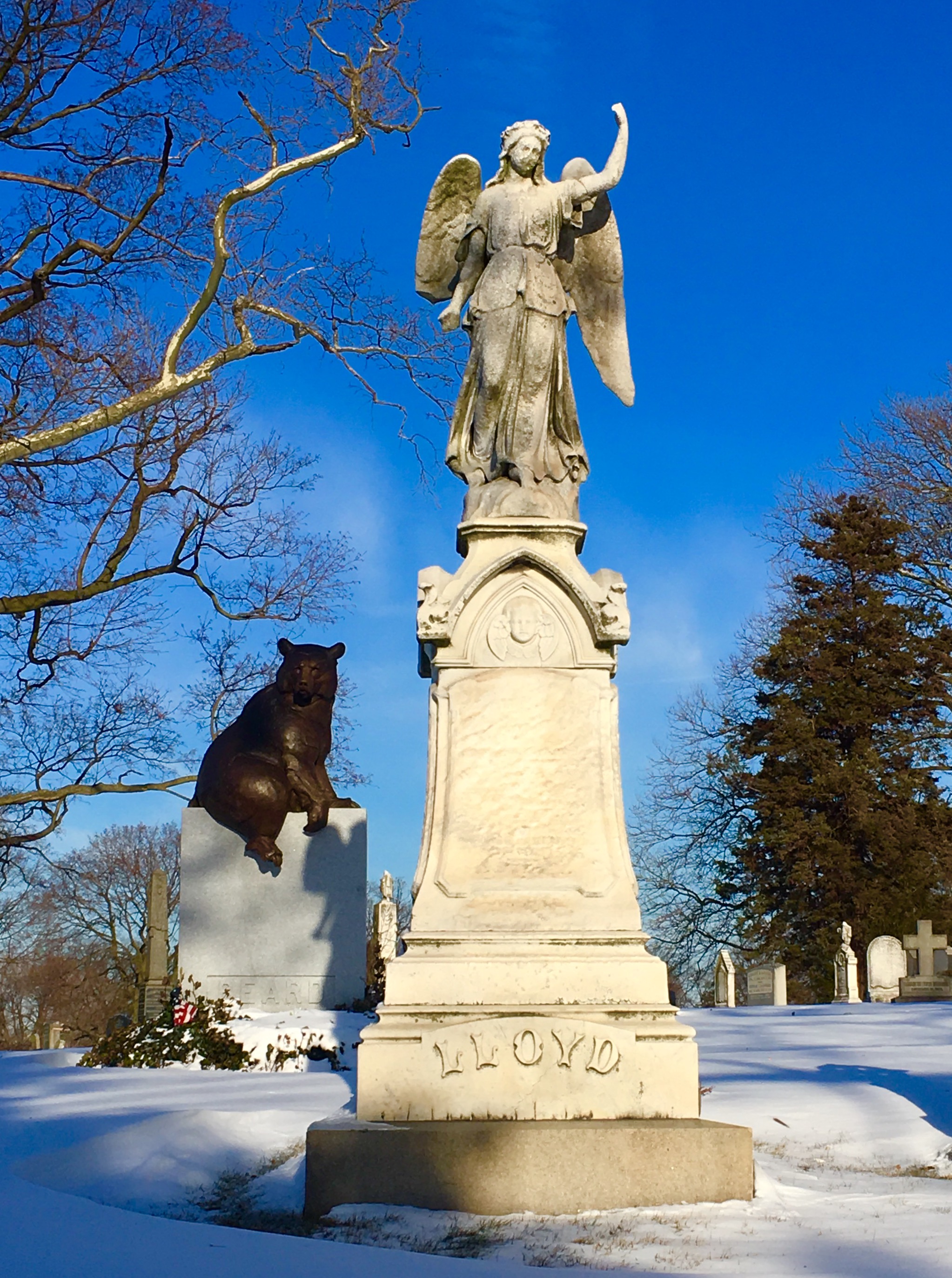 Green-Wood Cemetery’s monuments are lovely in the snow. Photo: Lore Croghan/Brooklyn Eagle