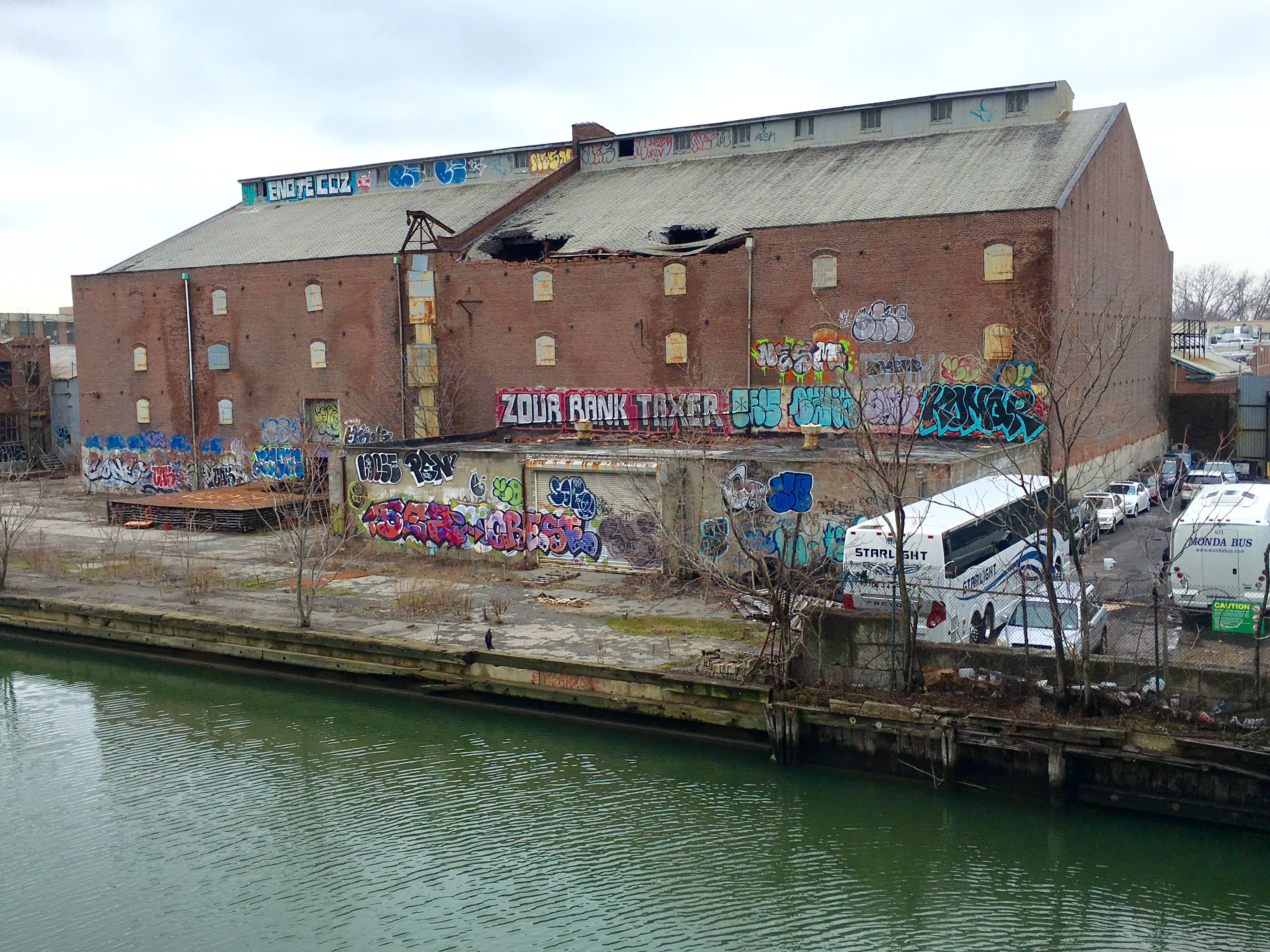This is what Red Hook’s S.W. Bowne Grain Storehouse looked like in 2016. Photo: Lore Croghan/Brooklyn Eagle