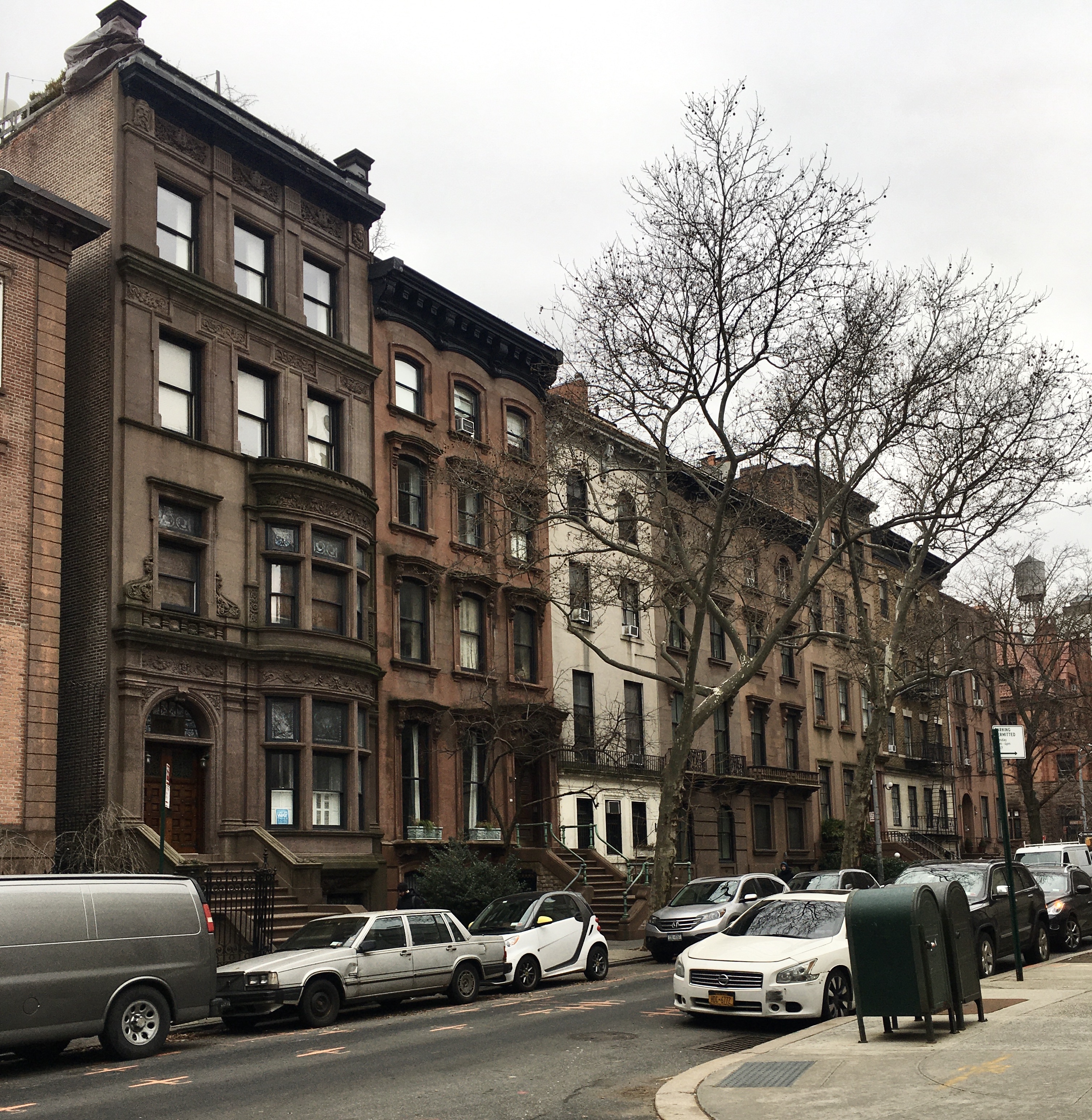 Beautiful brownstones line this block of Pierrepont Street. Photo: Lore Croghan/Brooklyn Eagle