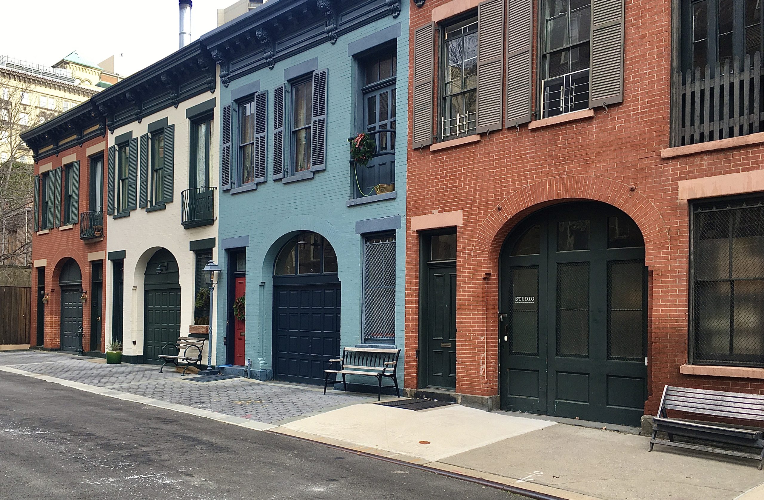 Take a walk down Love Lane and turn onto pretty, pretty College Place for your smooch. Photo: Lore Croghan/Brooklyn Eagle