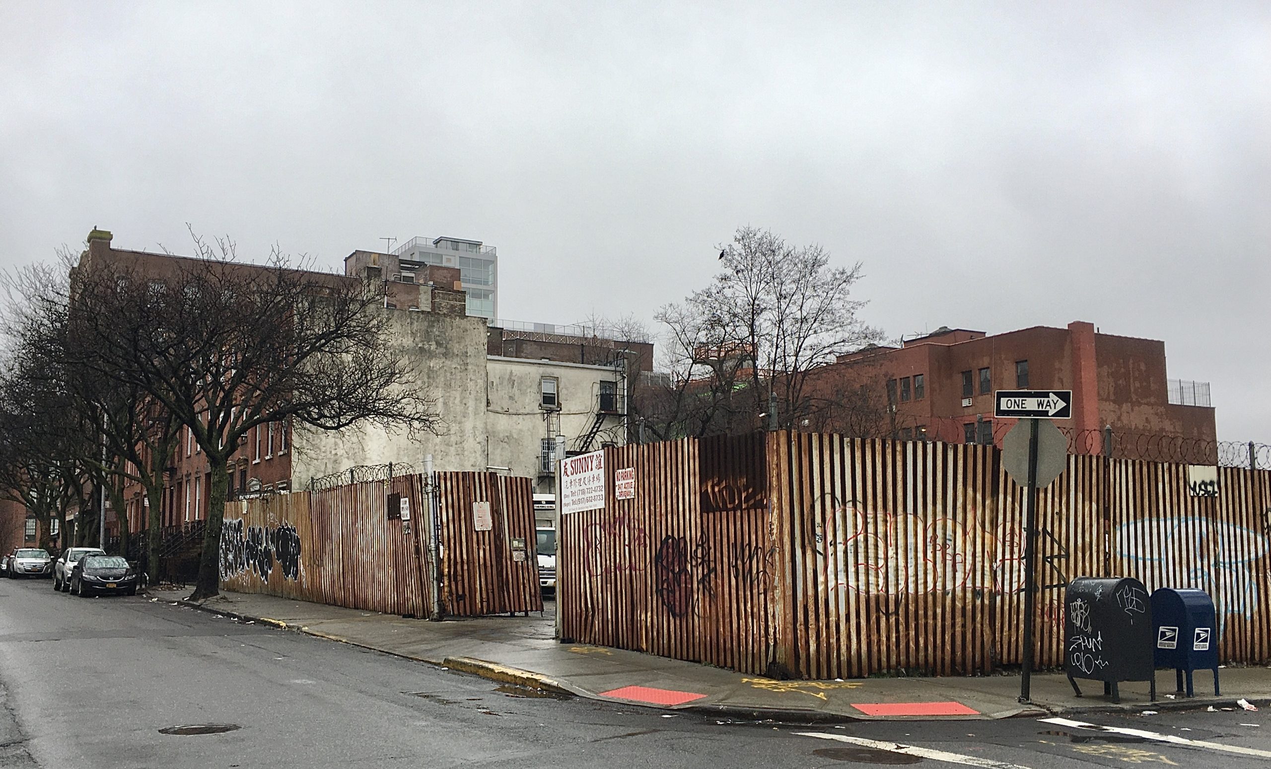 This fenced-in site is 251 Front St., where development is reportedly also planned. Photo: Lore Croghan/Brooklyn Eagle