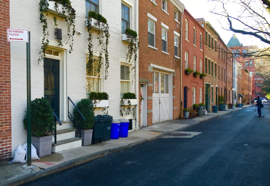 Pretty painted houses on Verandah Place are so romantic. Photo: Lore Croghan/Brooklyn Eagle