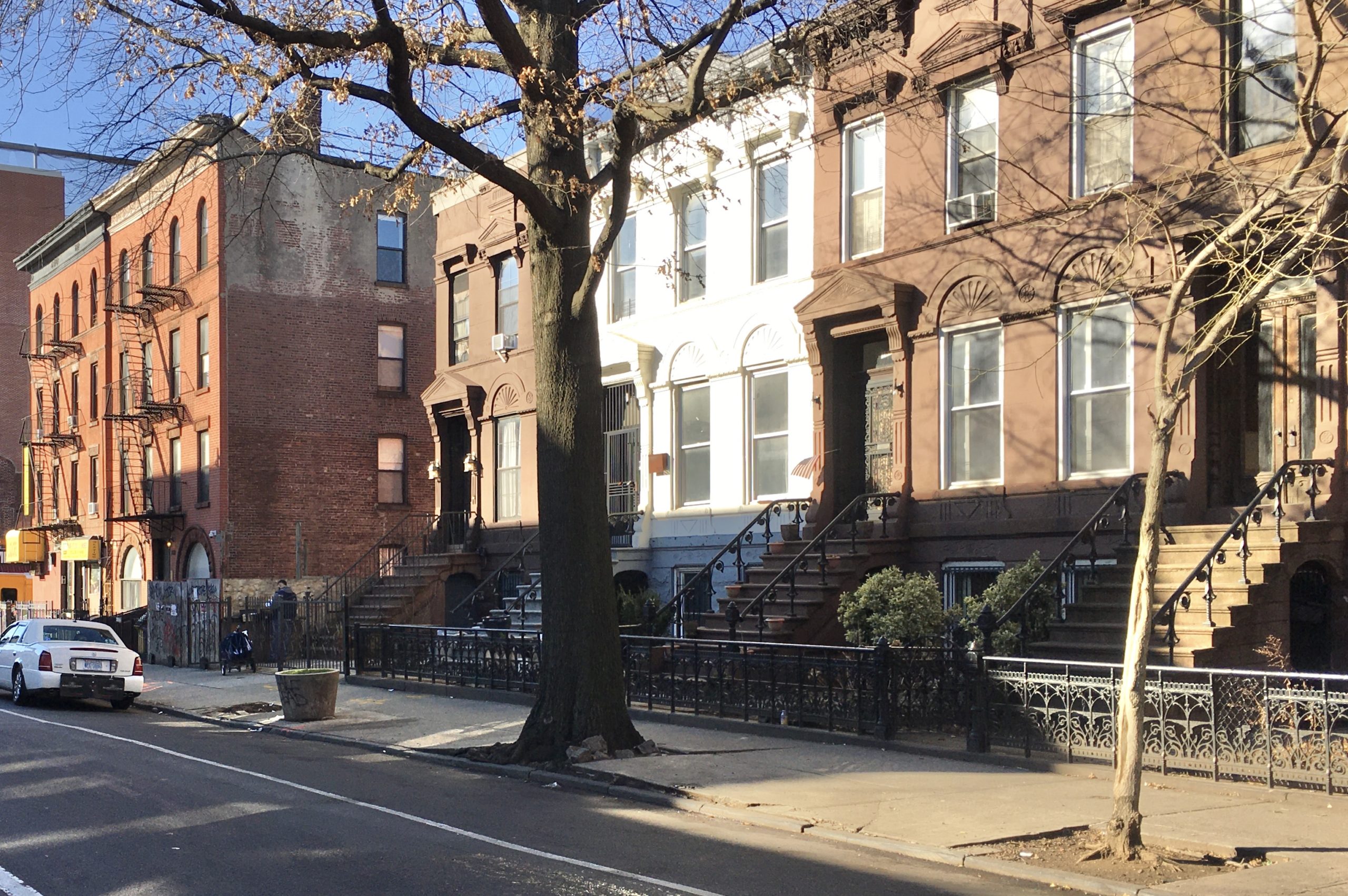 The fenced-in-lot at 1511 Pacific St. is flanked by a small apartment building at 1509 Pacific St. and rowhouses beginning with 1513 Pacific St. Photo: Lore Croghan/Brooklyn Eagle