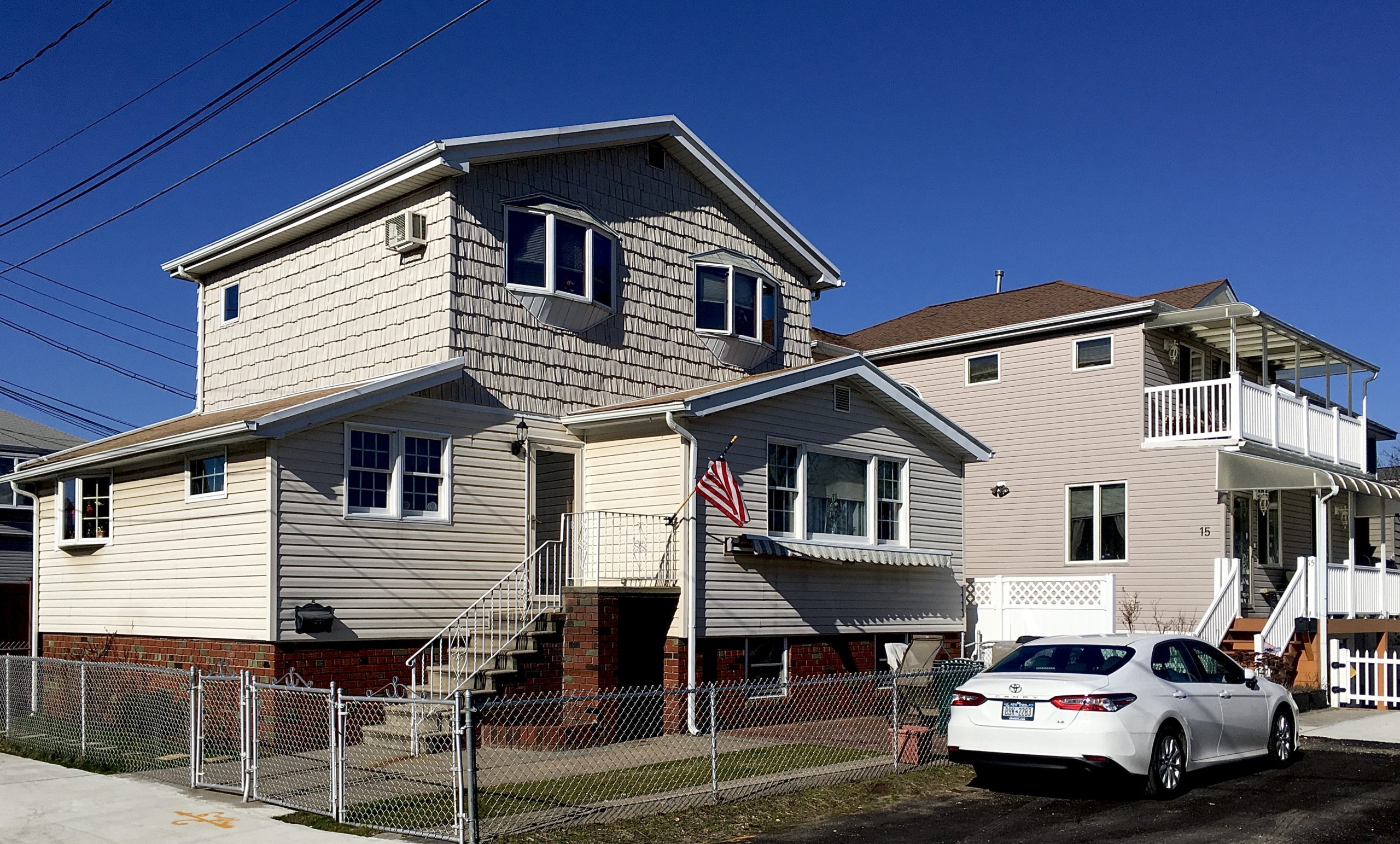 These houses are on Post Court in Gerritsen Beach. Photo: Lore Croghan/Brooklyn Eagle