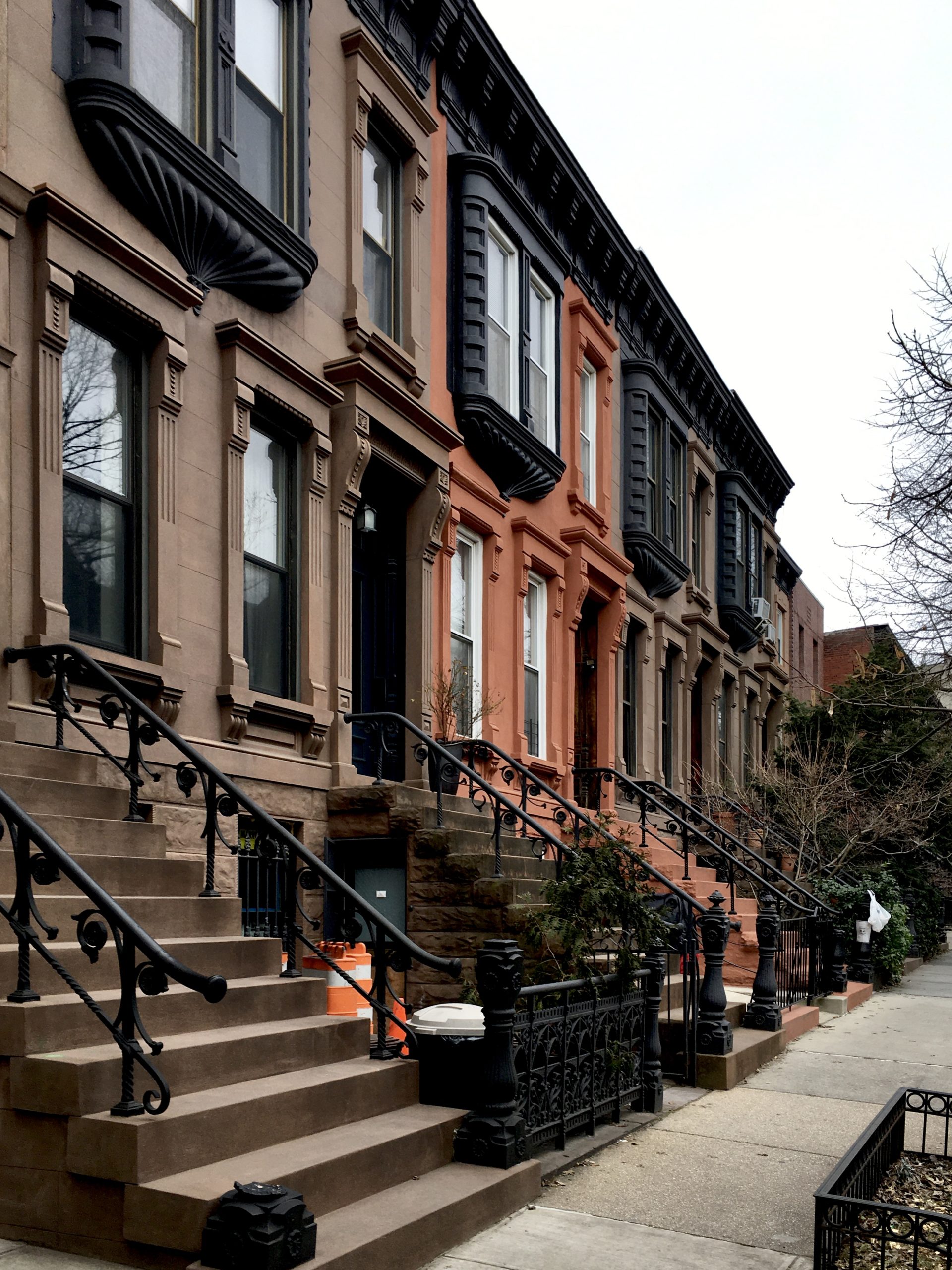 The protruding upstairs windows add a touch of novelty to brownstones from 673 President St. (at left) to 679 President St. (at right). Photo: Lore Croghan/Brooklyn Eagle