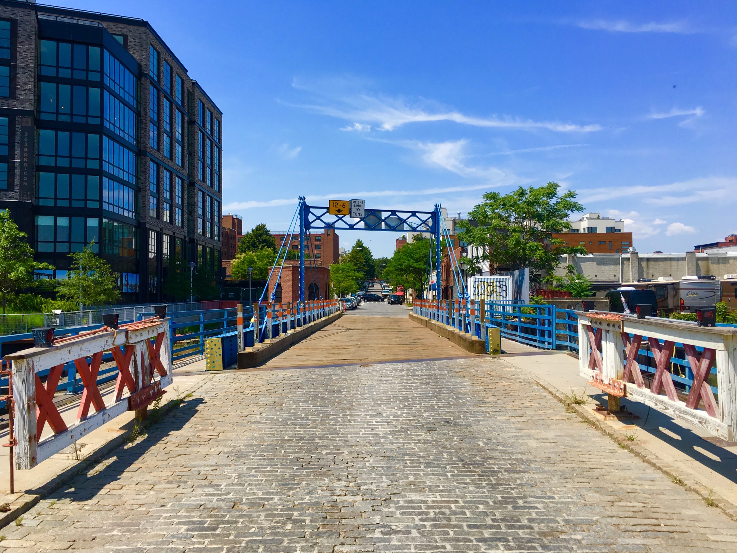What could be more romantic than a wooden bridge and cobblestones? Photo: Lore Croghan/Brooklyn Eagle