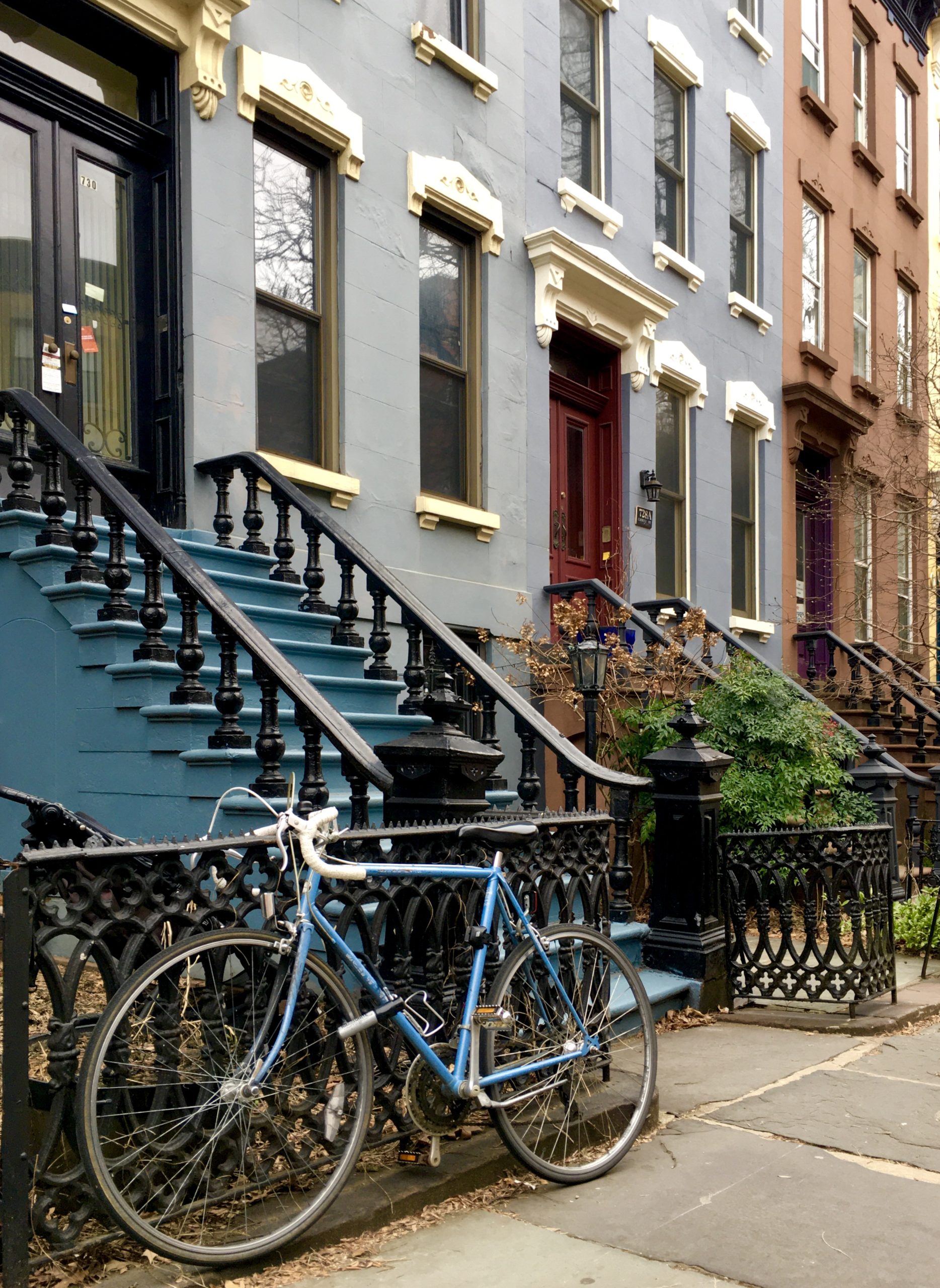 A blue bike stands beside a blue-painted stoop at 730 Carroll St. Photo: Lore Croghan/Brooklyn Eagle