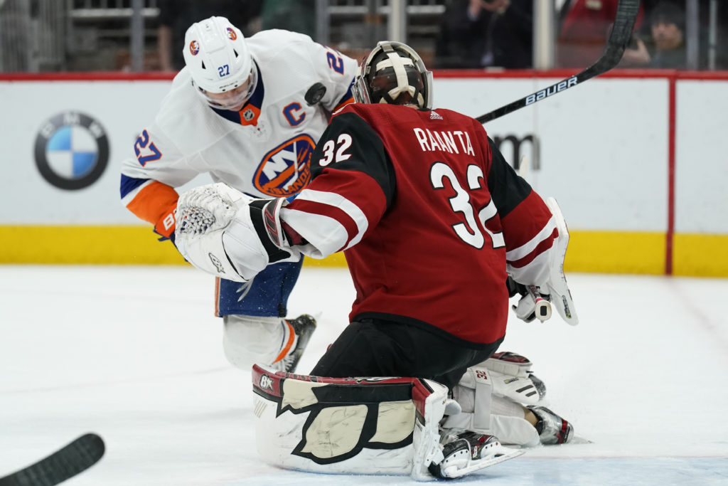Islanders Hold Off Devils to Wrap Up a Strong November - The New York Times