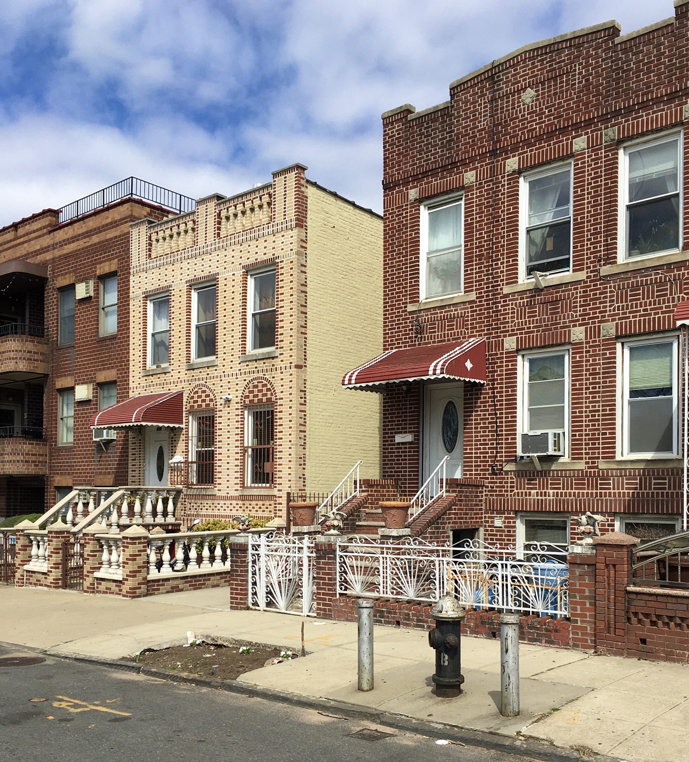These handsome houses are 219 (at left) and 221 31st St. Photo: Lore Croghan/Brooklyn Eagle