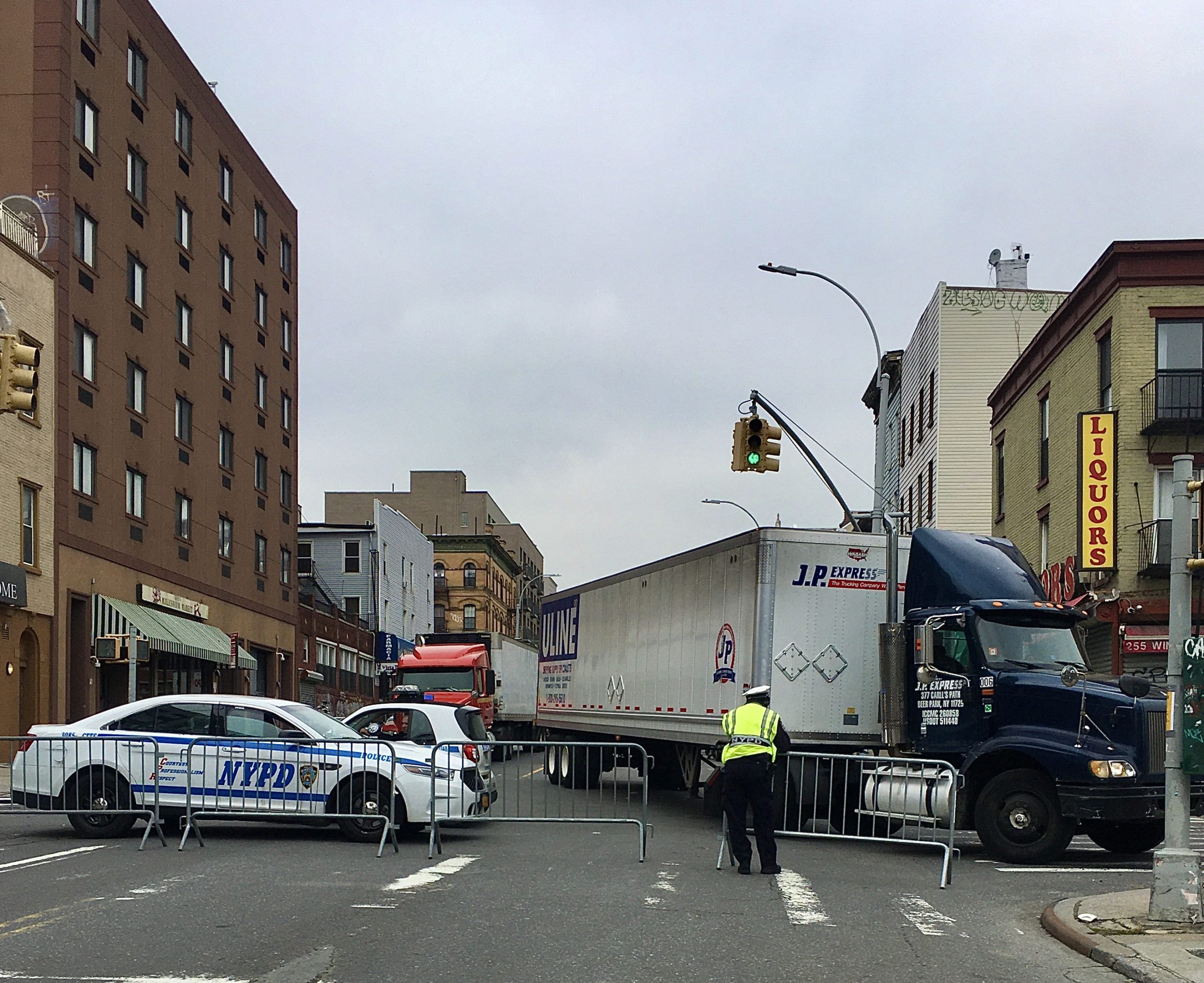 Bushwick Avenue’s temporary street closure ends at the intersection of Johnson Avenue. Photo: Lore Croghan/Brooklyn Eagle