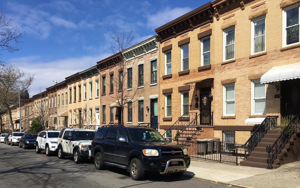 Rowhouses on 29th Street seem to stretch to infinity. Photo: Lore Croghan/Brooklyn Eagle