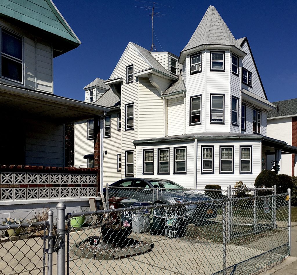 This lovely Victorian House can be found on Bay 28th Street in Bath Beach. Photo: Lore Croghan/Brooklyn Eagle