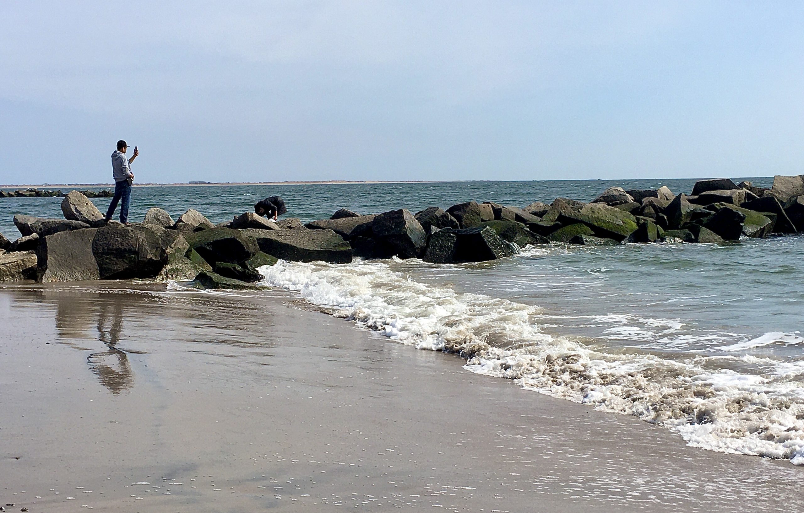 Coney Island’s shoreline is so serene. Photo: Lore Croghan/Brooklyn Eagle