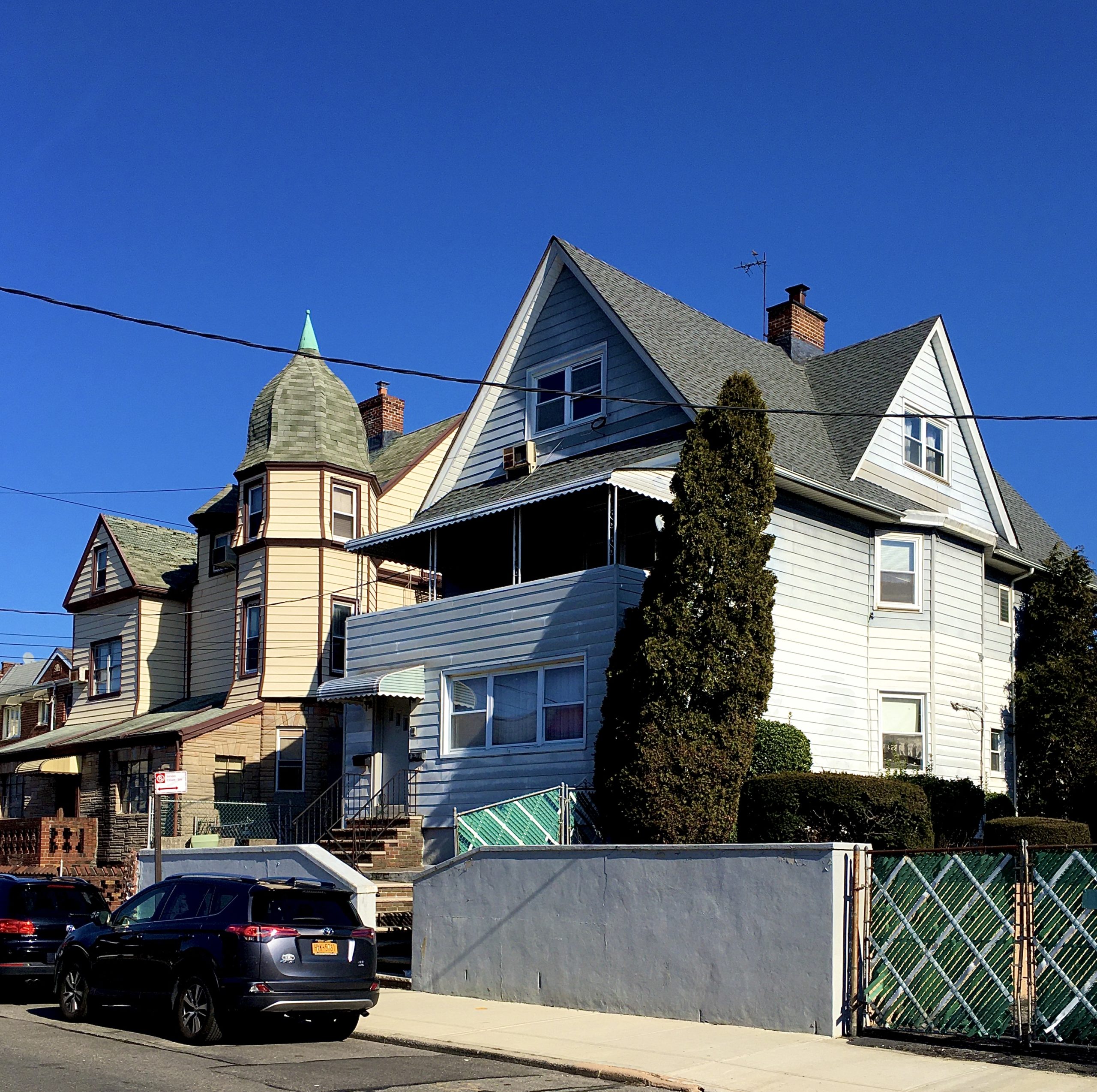 The house with the bell-shaped turret roof is 137 Bay 11th St. in Bath Beach. Photo: Lore Croghan/Brooklyn Eagle