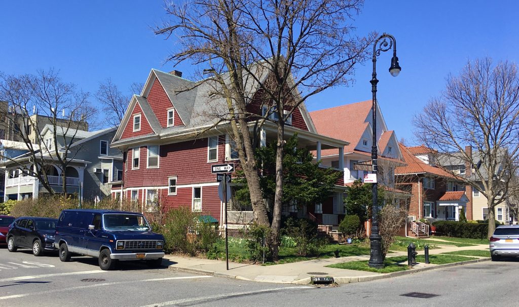 This scenic spot is the corner of Stratford Road and Turner Place. Photo: Lore Croghan/Brooklyn Eagle