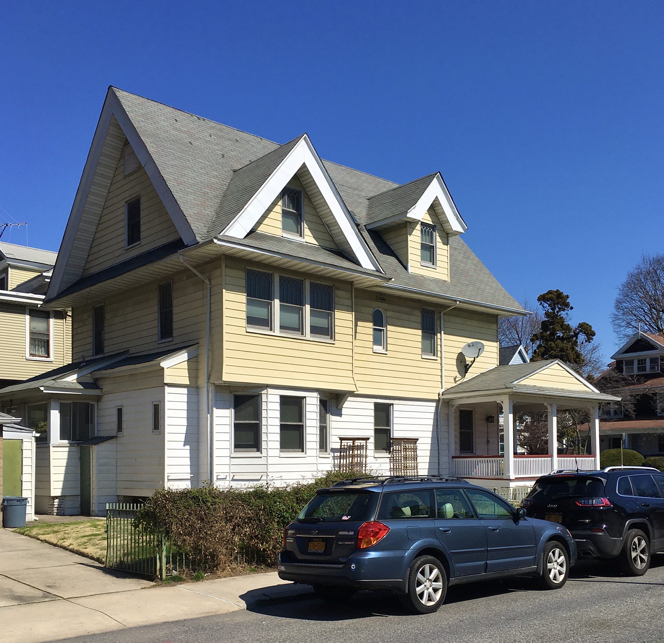 The handsome house on this corner is 160 Stratford Road. Photo: Lore Croghan/Brooklyn Eagle