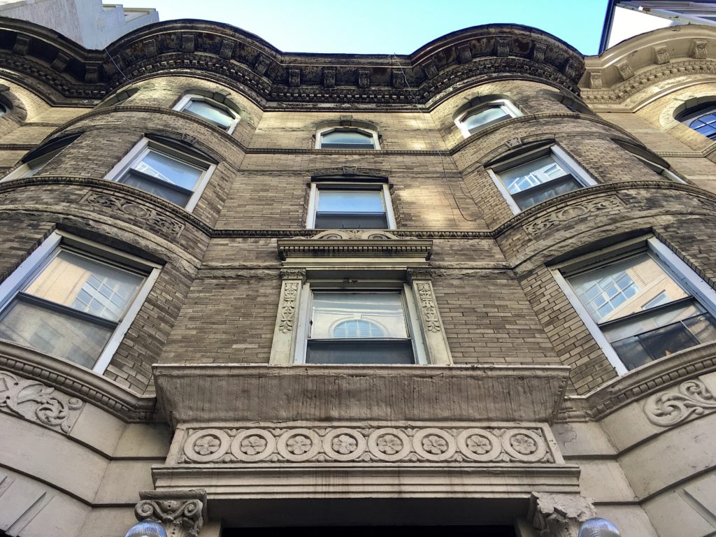 The Schermerhorn Street townhouses were constructed in the 1920s as faculty housing for St. John’s University School of Law. Photo: Lore Croghan/Brooklyn Eagle