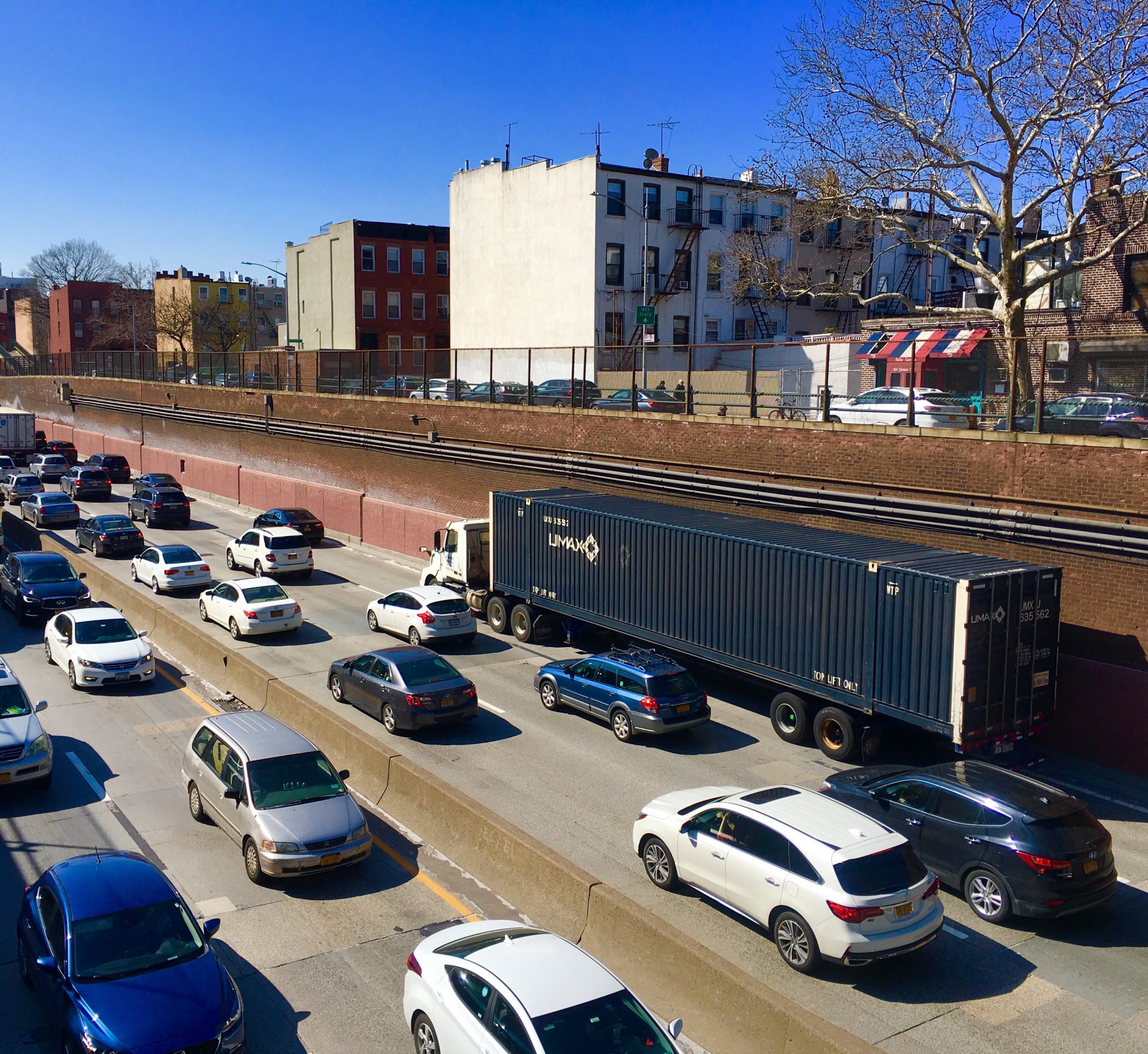 The BQE trench in Cobble Hill. Photo: Lore Croghan/Brooklyn Eagle