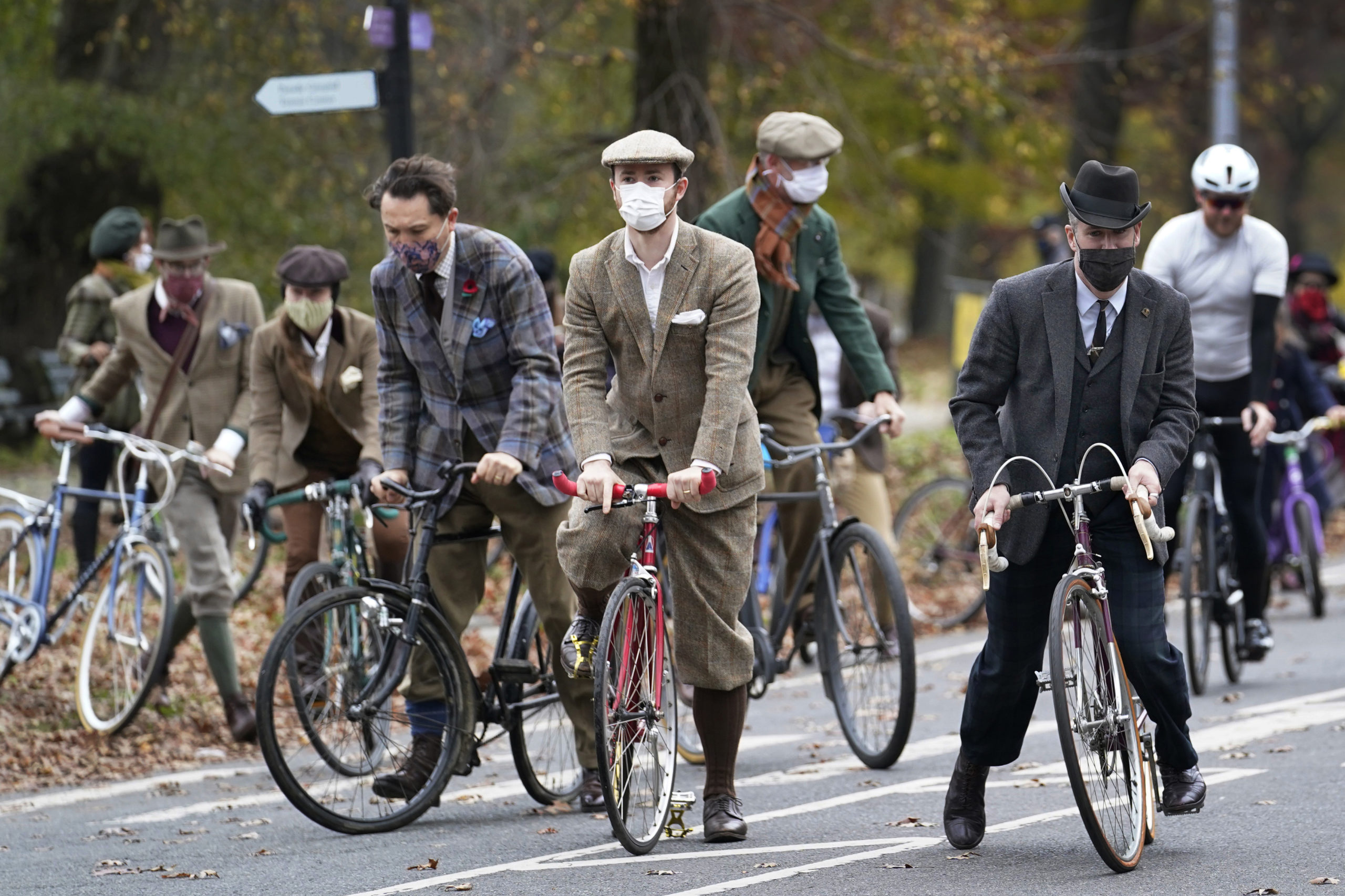 Participants in the 2020 Brooklyn Tweed Ride mount their bikes as they ride a loop in Prospect Park after a stop to sip champagne and tea at a colonnaded Grecian shelter, Sunday, Nov. 15, 2020. Photo: Kathy Willens/AP