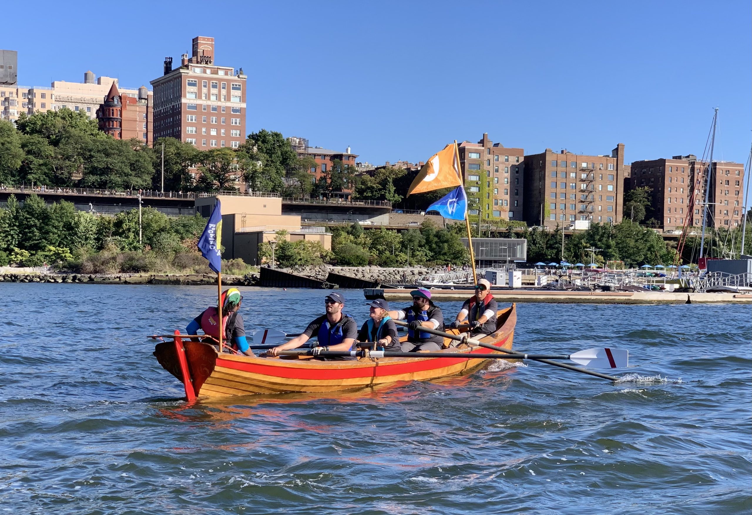 One of the rowing teams takes off on their journey, with Brooklyn Heights in the background.
Photo: Mary Frost, Brooklyn Eagle
