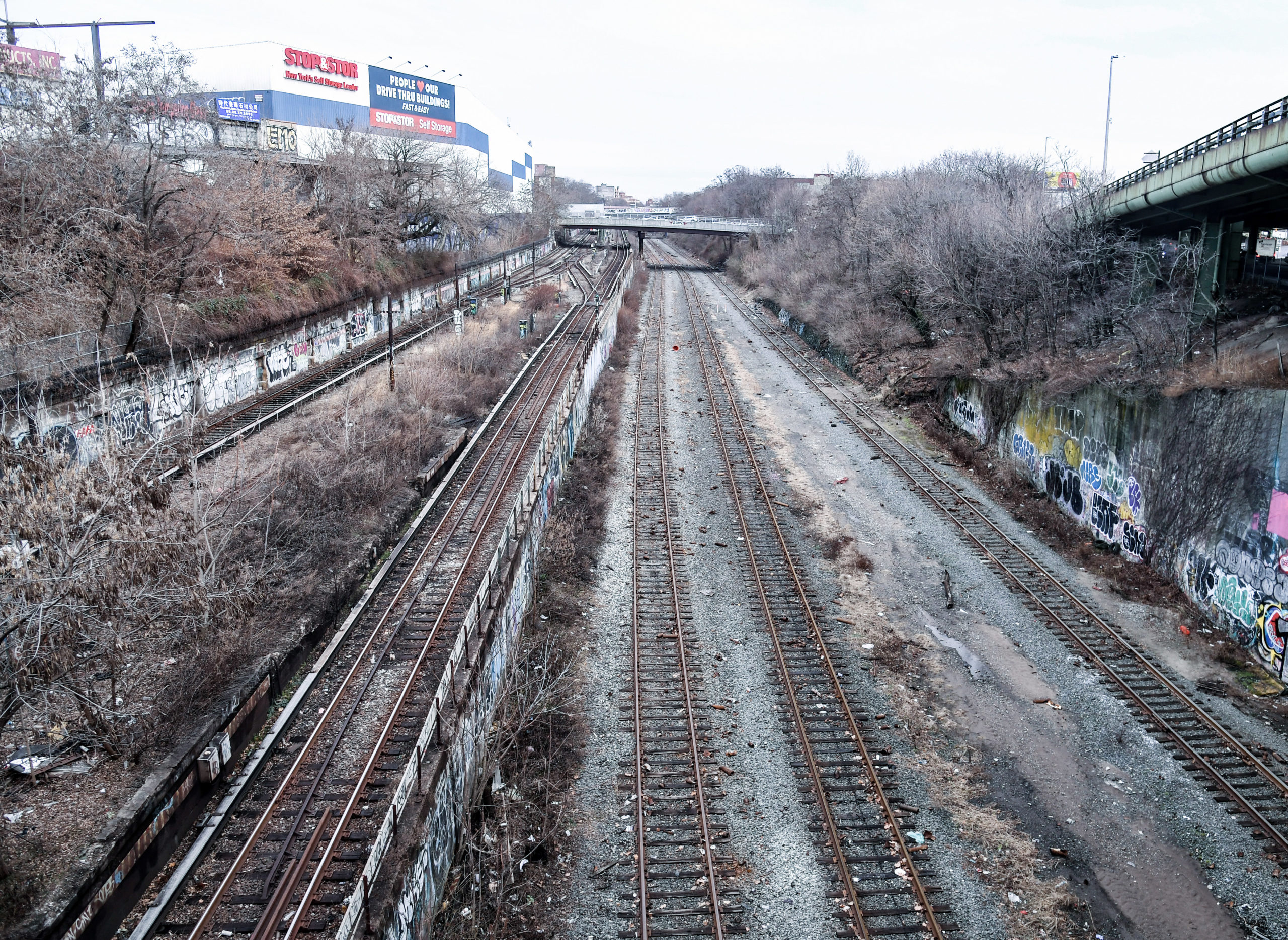 The Bay Ridge Branch tracks below 5th Ave., currently owned by the Long Island Rail Road, which would be incorporated in the proposed Interborough Express. Thursday, Jan. 20, 2022. Photo: Marc A. Hermann / MTA
