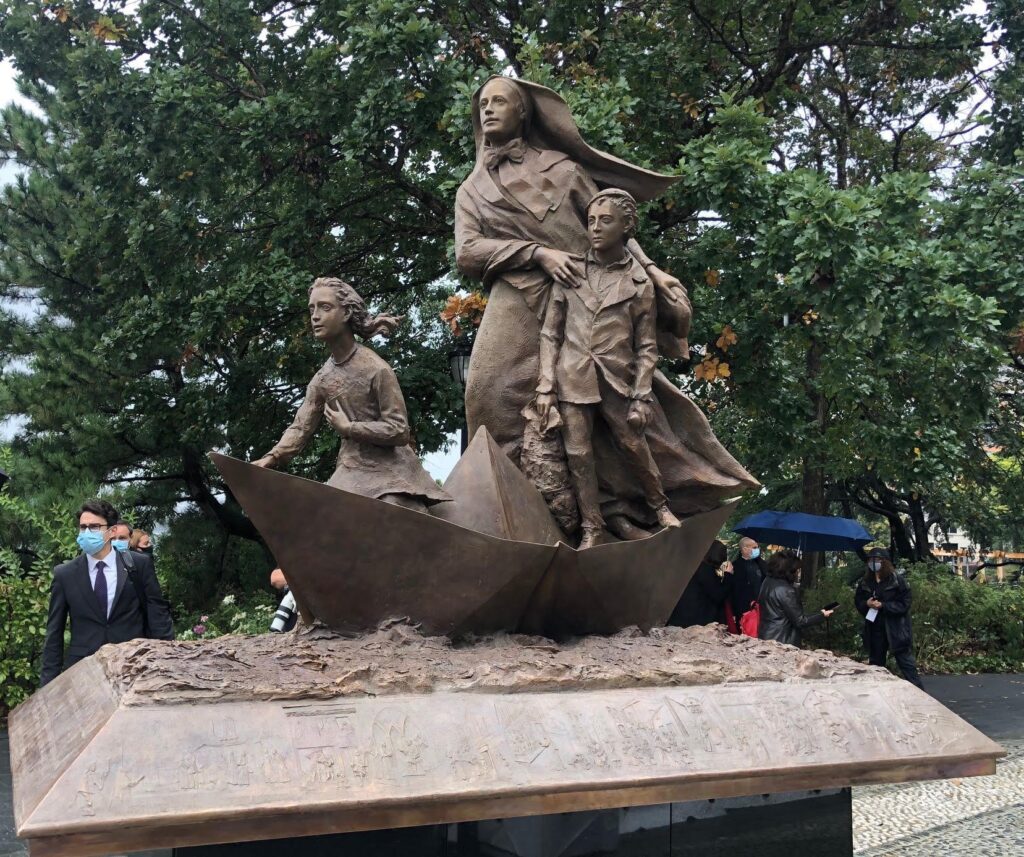 Mother Cabrini statue unveiled in lower Manhattan