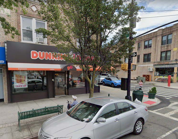 Two Dunkin’ Donuts shops robbed at knifepoint