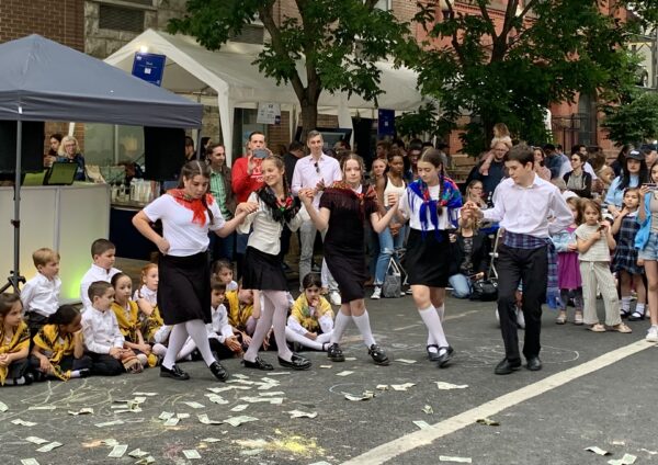 Ωχ!  Το Ελληνικό Φεστιβάλ του Μπρούκλιν συγκεντρώνει παραδοσιακό φαγητό, μουσική και χορό
