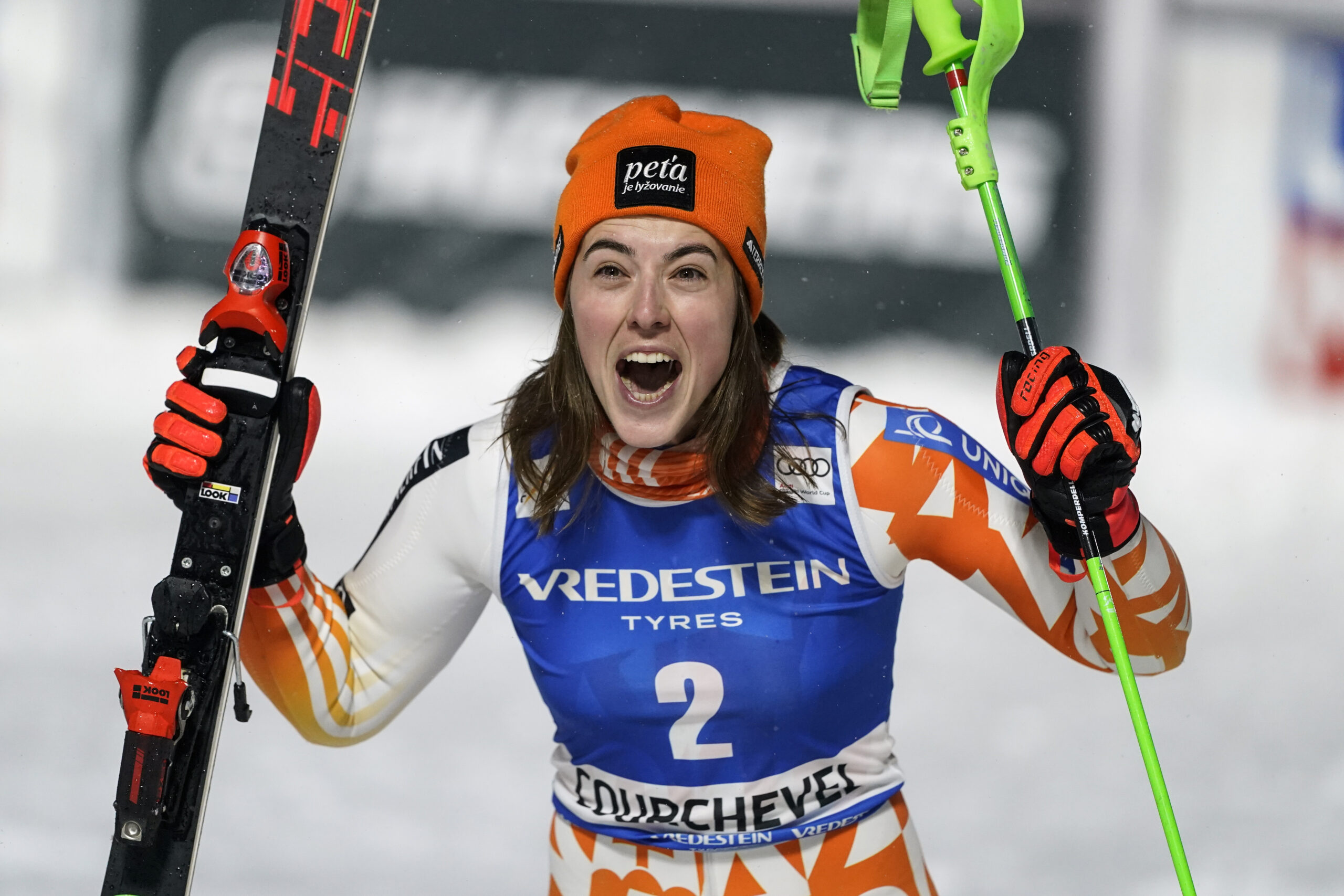 FRANCE — ‘I’m a winner… because I don’t have to find a parking place in NYC’: Slovakia's Petra Vlhova celebrates after winning an alpine ski, women's World Cup slalom, in Courchevel, France, Thursday, Dec. 21 2023.Photo: Giovanni Auletta/AP