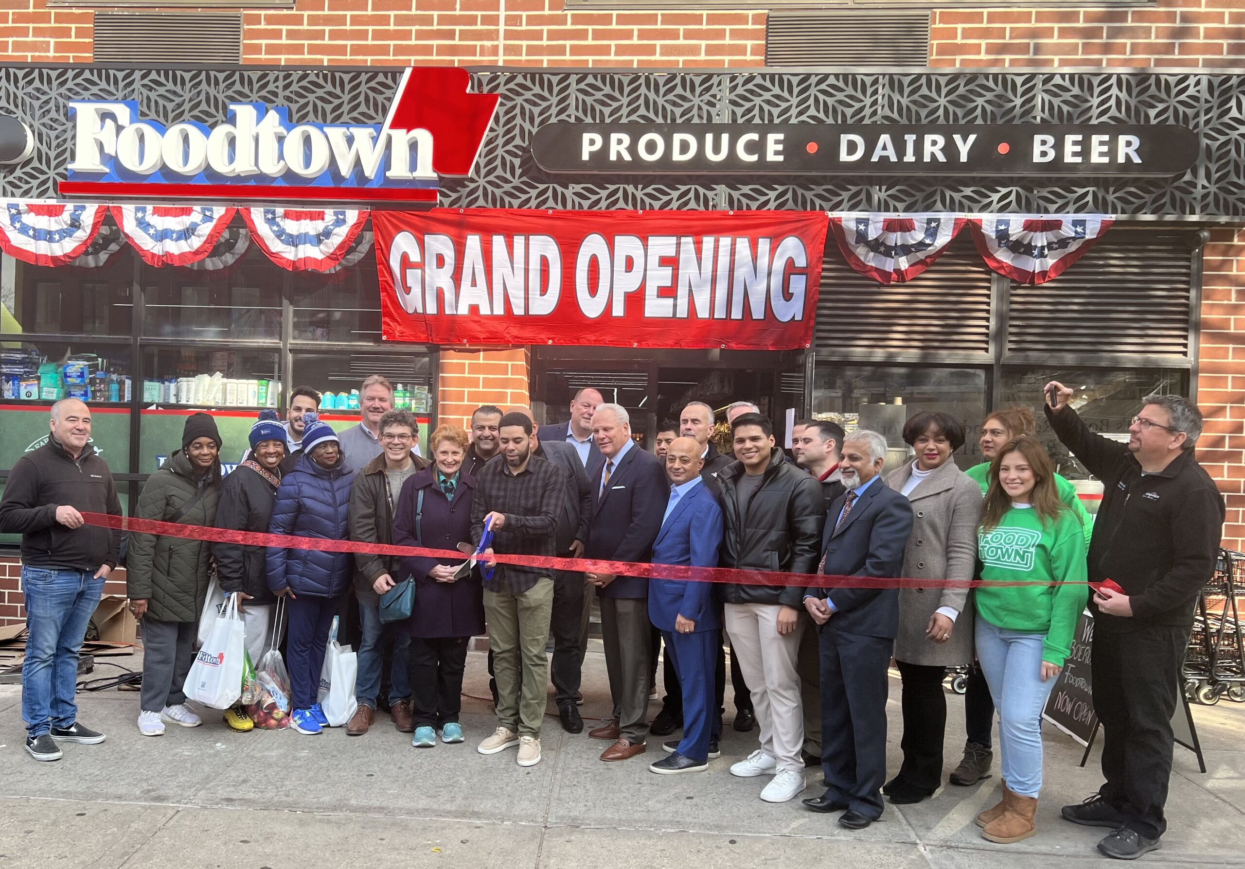 Welcome to the neighborhood! Foodtown of Atlantic Avenue officially opened with a ribbon cutting ceremony this past Saturday morning.Photos: Wayne Daren Schneiderman/Brooklyn Eagle