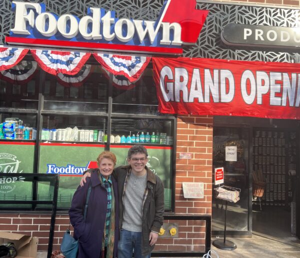 Assembleymember Jo Anne Simon and Councilmember Lincoln Restler at Foodtown ribbon cutting.