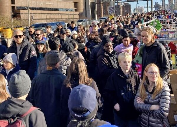 The Brooklyn Bridge walkway was so crowded over the holiday weekend that police had to temporarily close it down. Mayor Adams was so shocked he asked his staff to shoot this photo, he said in a release.<br>Photo: NYC Mayor's Office
