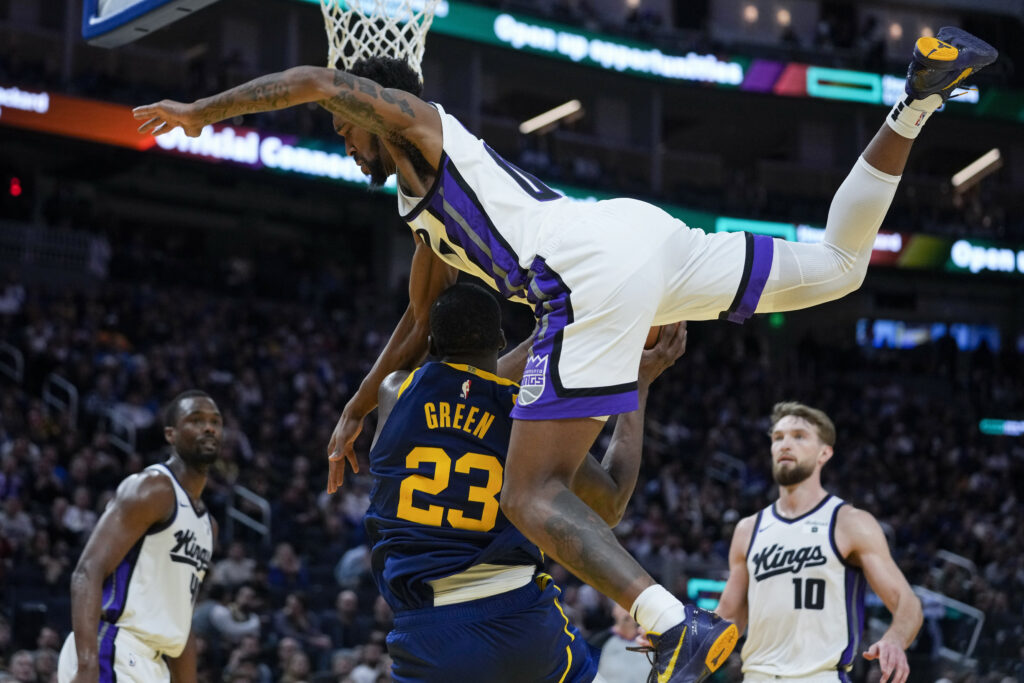 SAN FRANCISCO — For blocking shots, you can’t beat airborne fouls: Golden State Warriors forward Draymond Green (23) is fouled by Sacramento Kings guard Malik Monk during the second half of an NBA basketball game Thursday, Jan. 25, 2024, in San Francisco.Photo: Godofredo A. Vásquez/AP