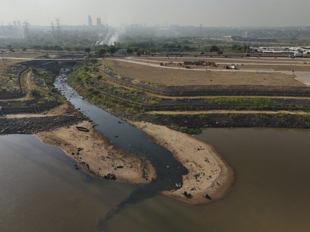PARAGUAY — Drainage disaster: Sewage from a residential area and industrial waste drain into the Paraguay River, where a person fishes in Asuncion, Paraguay, Thursday, Feb. 1, 2024.Photo: Jorge Saenz/AP