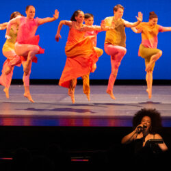 Mark Morris Dance Group, “The Look of Love.”Photo: Molly Bartels