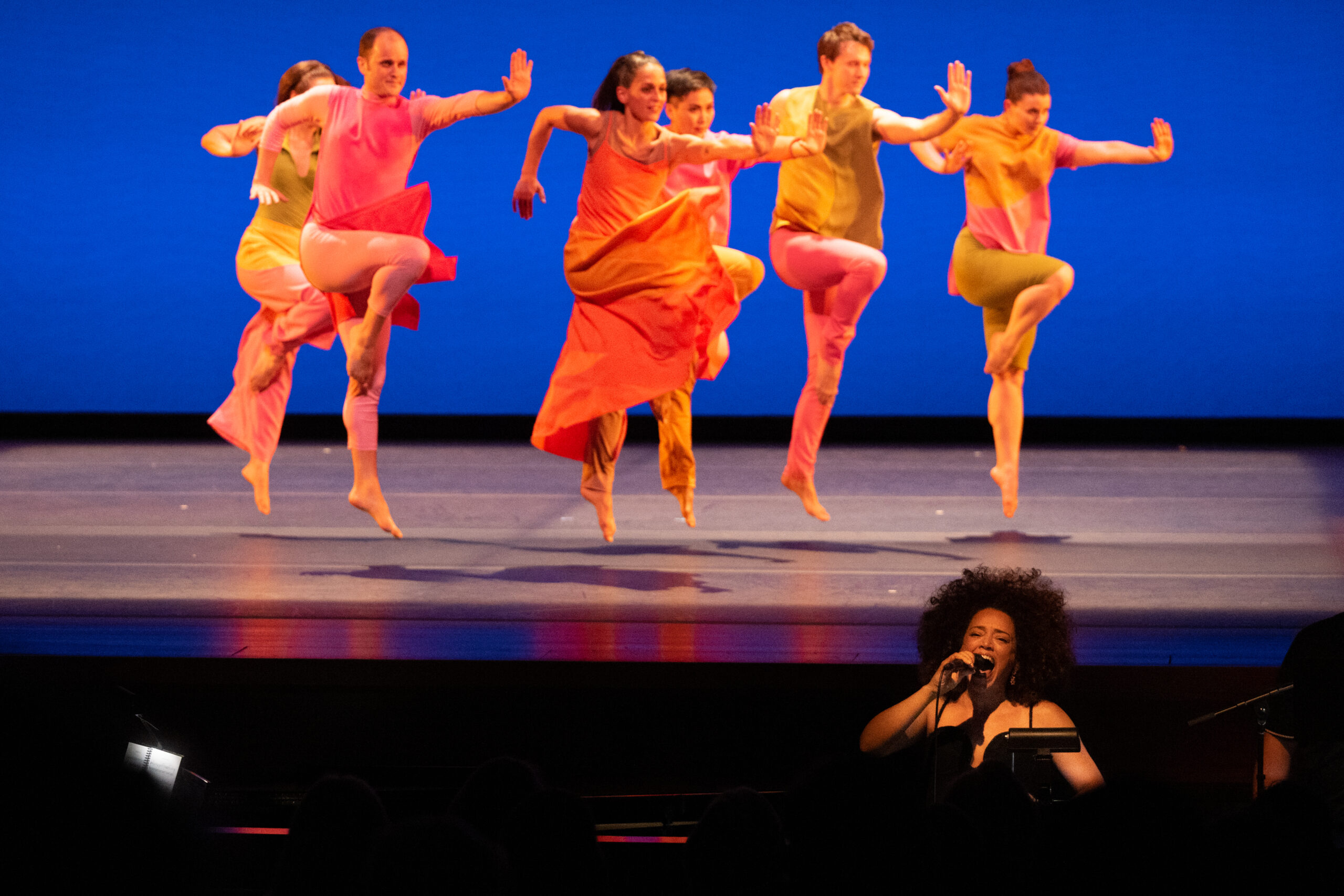 Mark Morris Dance Group, “The Look of Love.”Photo: Molly Bartels