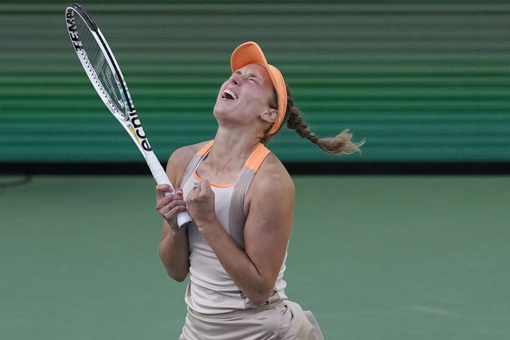 CALIFORNIA — ‘Thank you, God, for letting my orange visor win today’: Elise Mertens, of Belgium, celebrates after defeating Naomi Osaka, of Japan, at the BNP Paribas Open tennis tournament, Monday, March 11, 2024, in Indian Wells, CA.Photo: Mark J. Terrill/AP