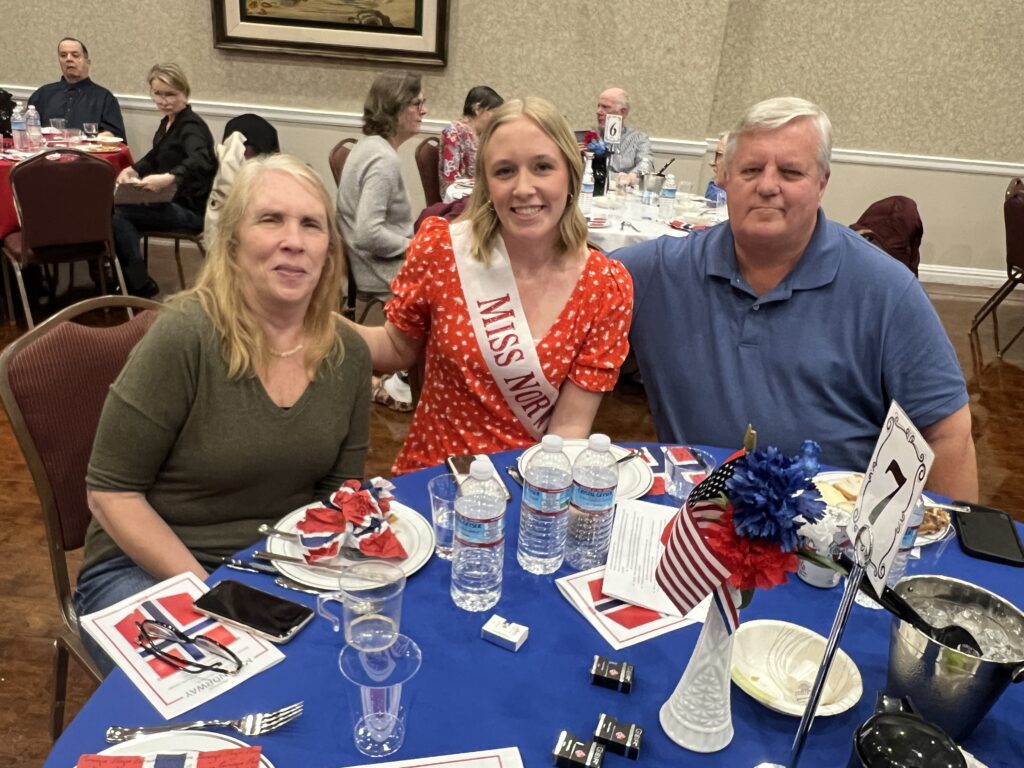 Ally Hesthag, Miss Norway 2023, with her parents at Miss Norway 2024.