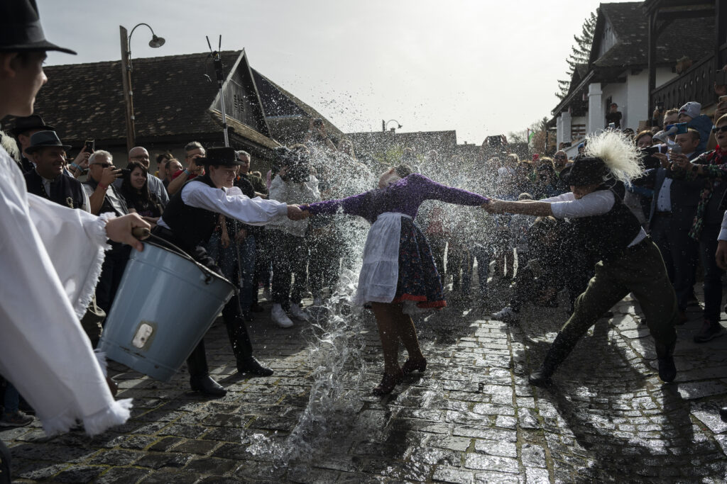 HUNGARY — Unusual local Easter ritual that seems to ‘water’ women to ‘prevent them from wilting’: Hungarian men wearing folk costumes pour water onto women during a traditional Easter Monday celebration in Holloko, Hungary, Monday, April 1, 2024. This Easter ritual is mostly confined to Central Europe.Photo: Denes Erdos/AP