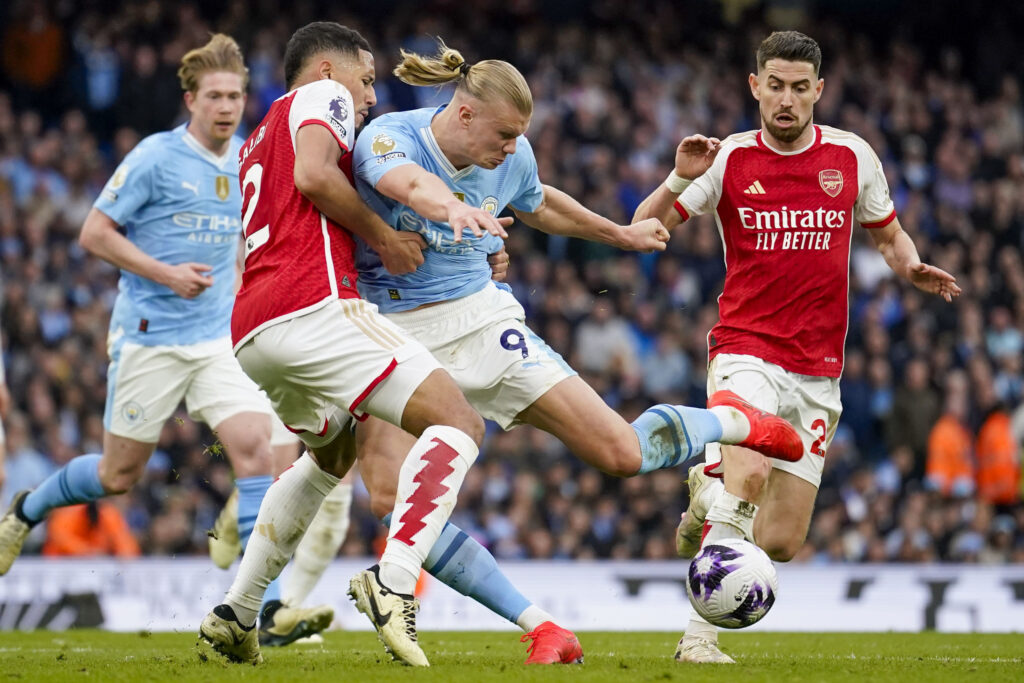 MACHESTER — The collision ballet of high-level soccer: Manchester City's Erling Haaland, center right, duels for the ball with Arsenal's William Saliba during the English Premier League soccer match between Manchester City and Arsenal at the Etihad Stadium in Manchester, England, Sunday, March 31, 2024.Photo: Dave Thompson/AP